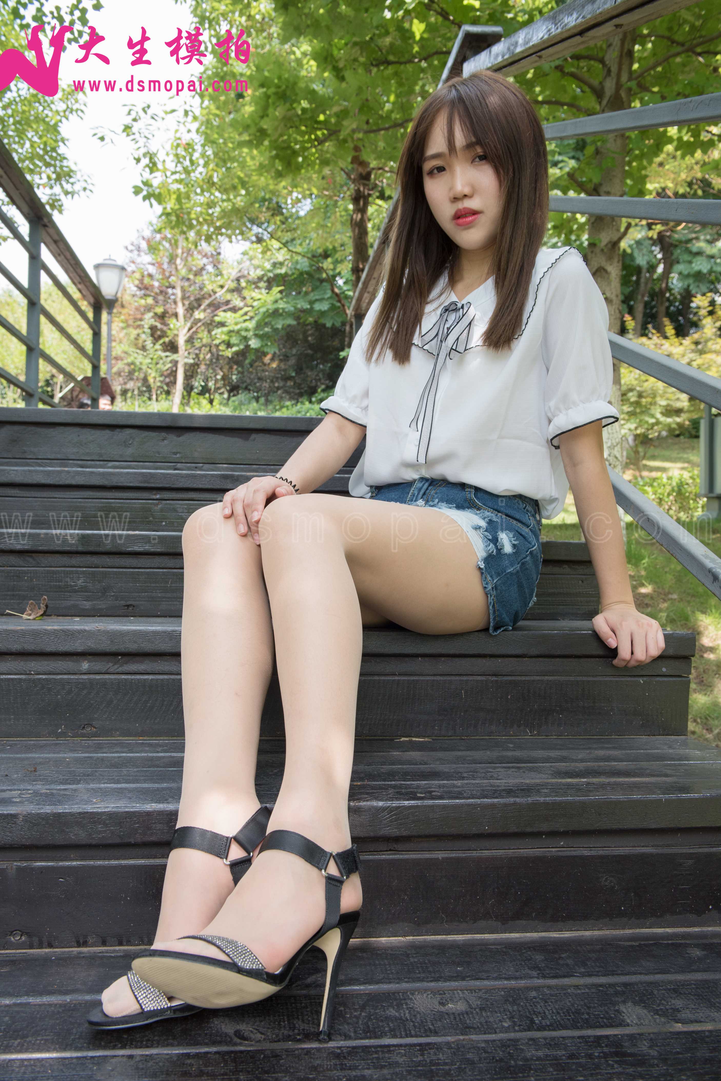 图片[2]-大生模拍 No.137 婉菱 公园里的短裙肉丝 [54P1V506MB]-COS写真在线网