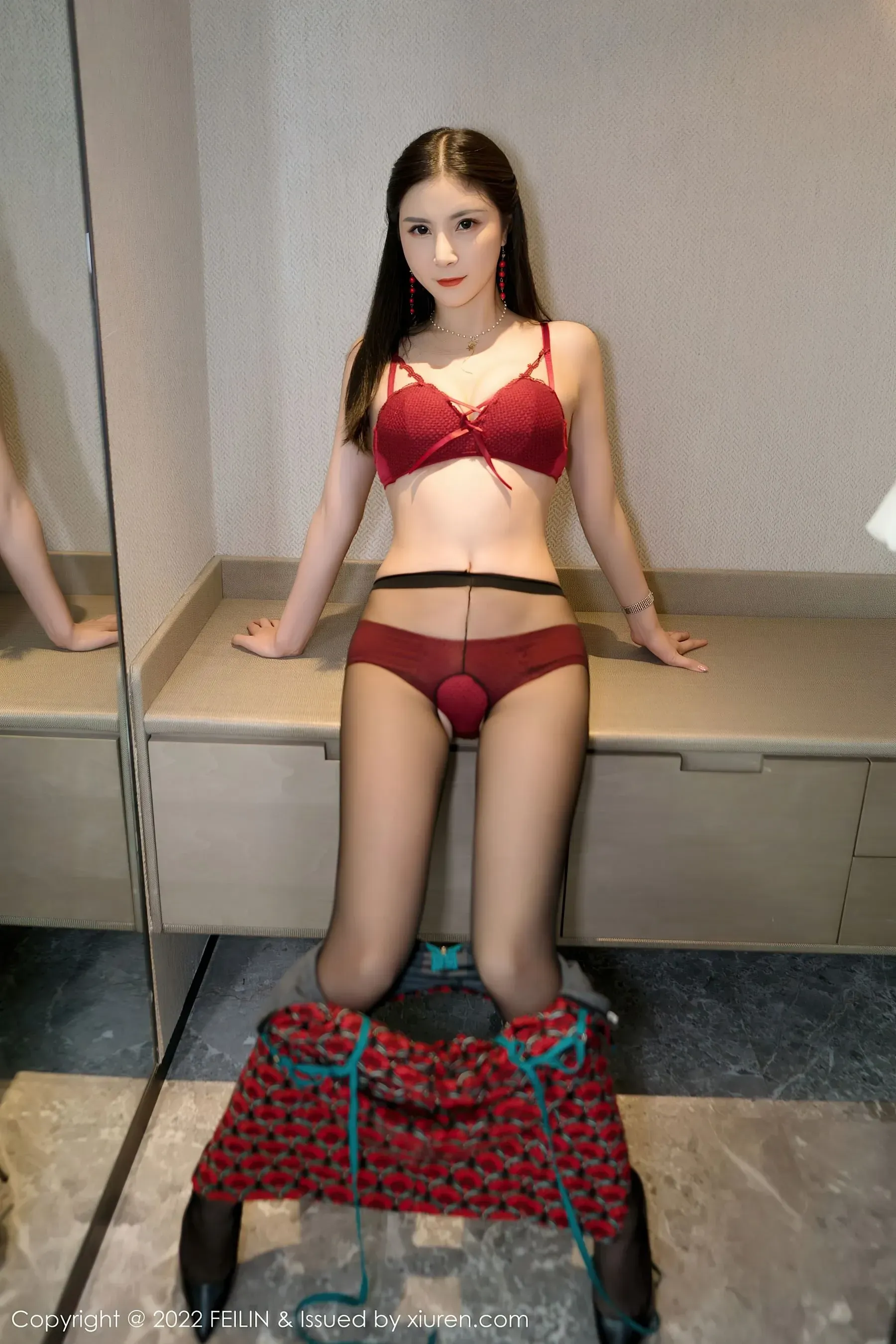 图片[6]-嗲囡囡 VOL.430 小蛮妖Yummy 吊带长裙黑丝美腿-COS写真在线网