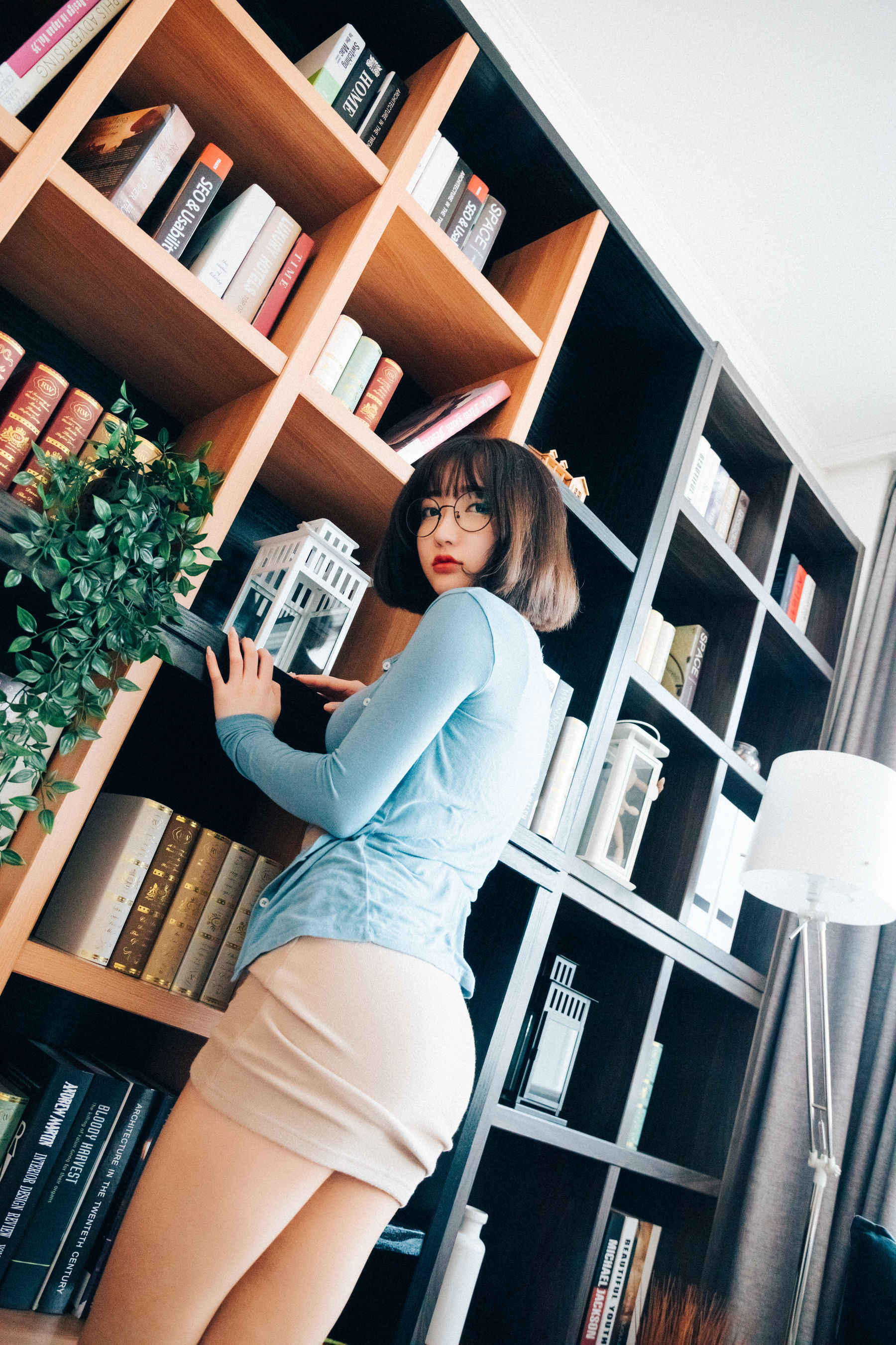 [LOOZY] Yeeun – Librarian Girl [82P] - 秀人网免费无水印在线套图写真
