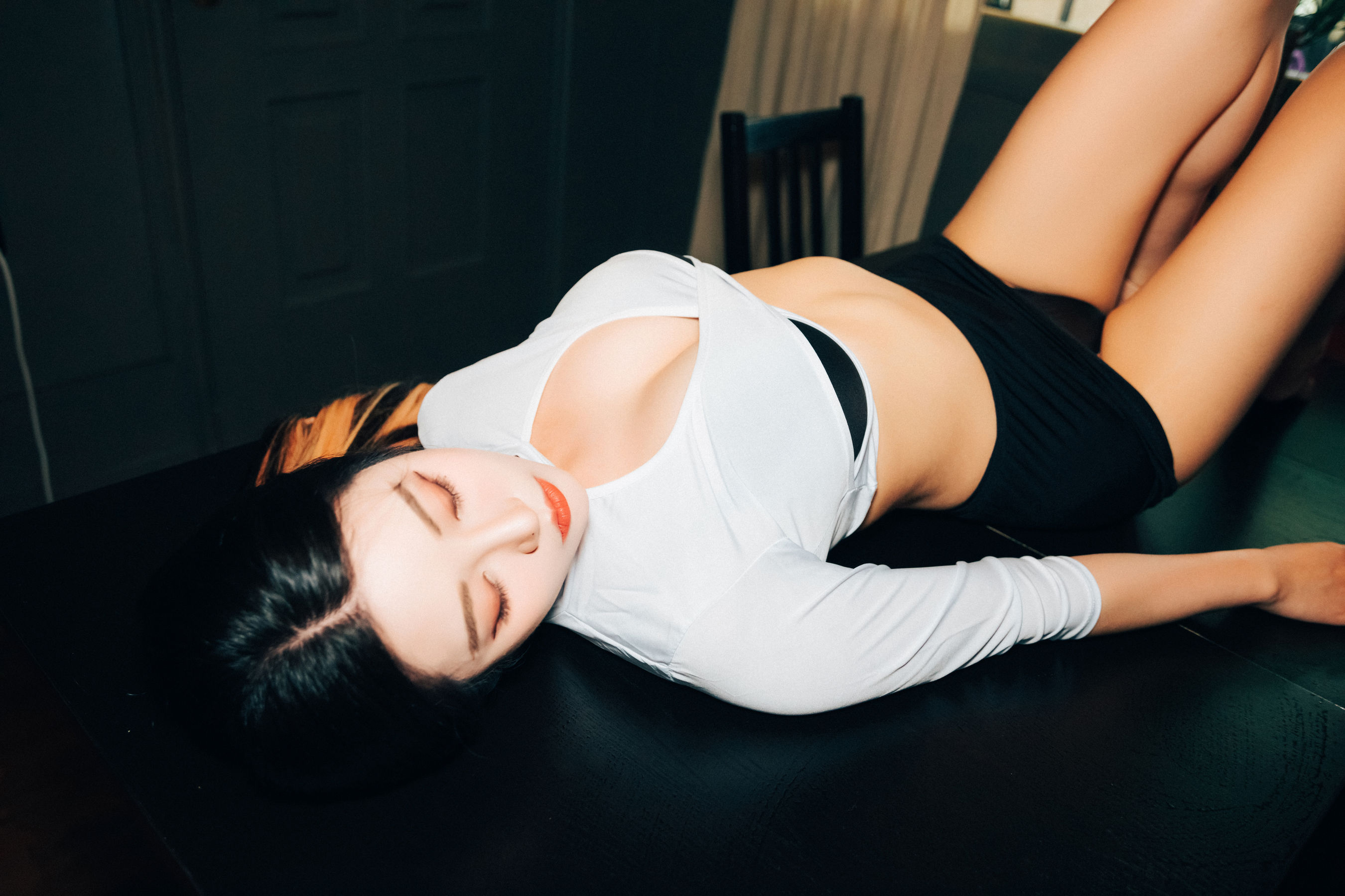 [LOOZY] Bomi – Roomate [52P] - 秀人网免费无水印在线套图写真