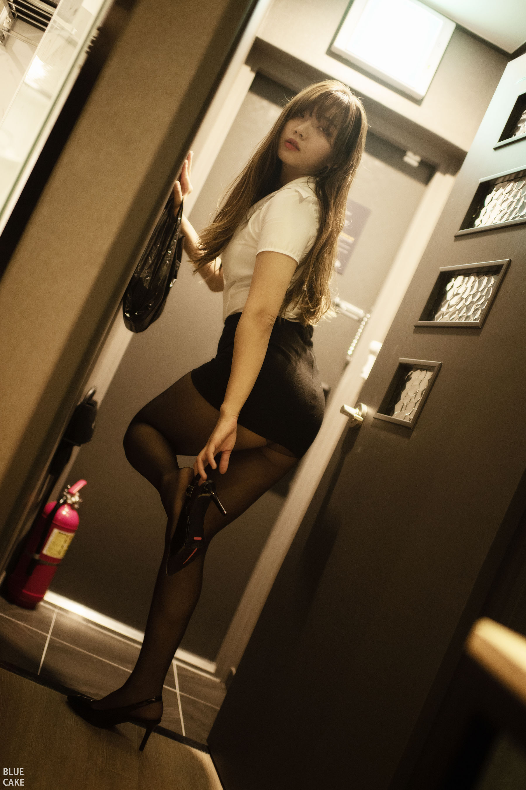 [BLUECAKE] Koby – Office Girl &#038; Sweet Girl [156P] - 秀人网免费无水印在线套图写真