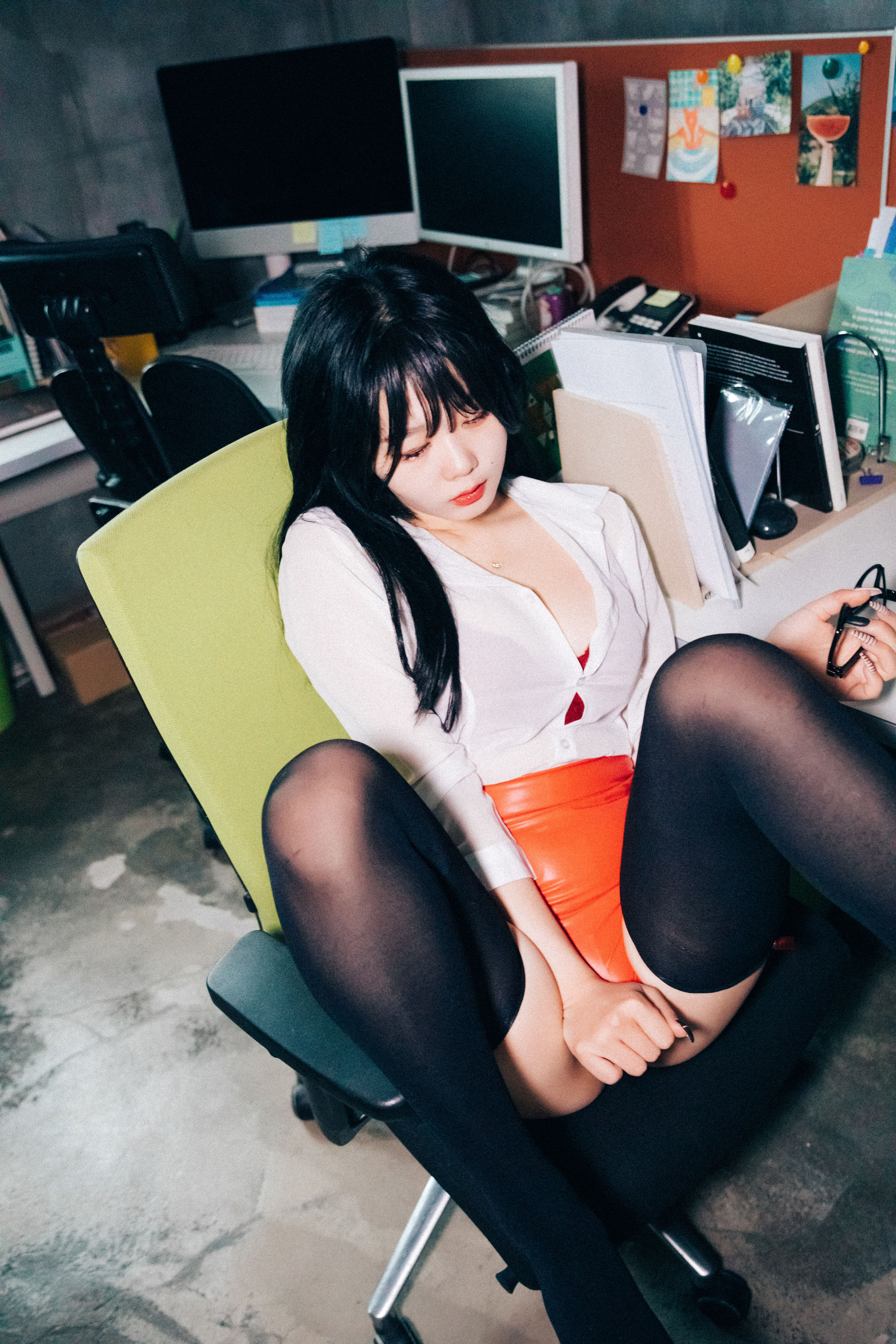 [LOOZY] Zia – Office slave [199P] - 秀人网免费无水印在线套图写真