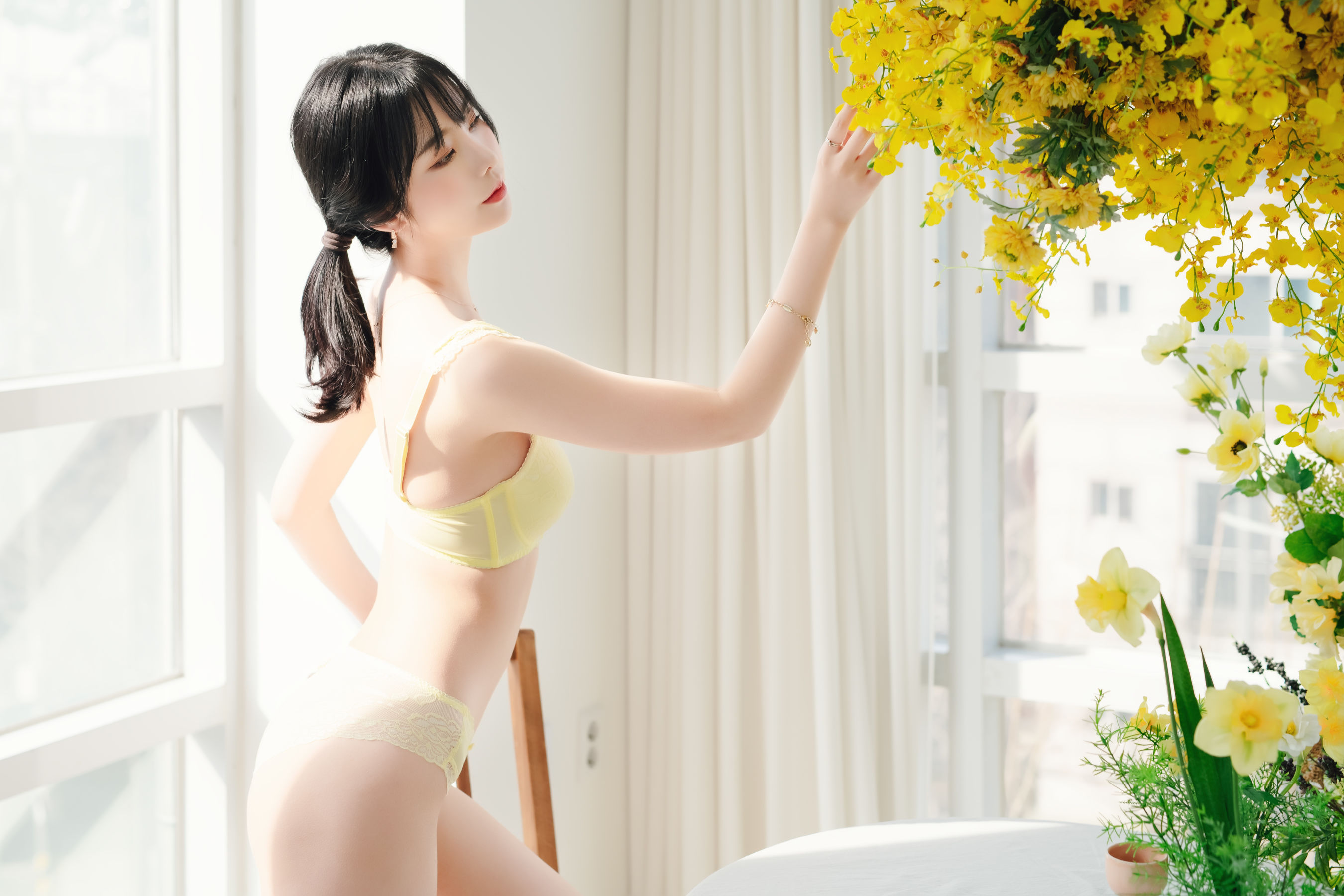 [PATREON] Yuna – Flowers [26P] - 秀人网免费无水印在线套图写真