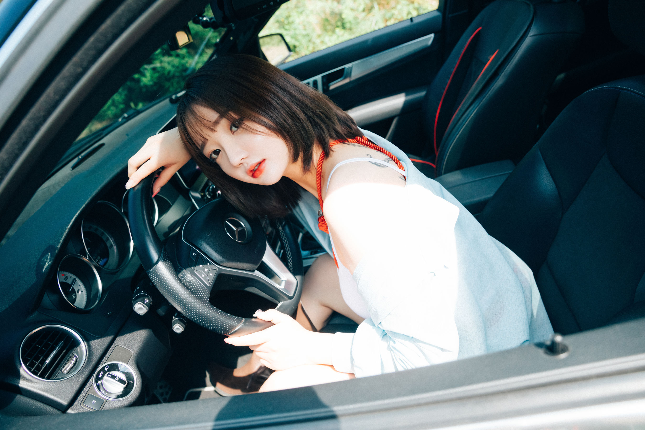 [LOOZY] Yeeun – SM CarXXX + S.Ver [98P] - 秀人网免费无水印在线套图写真