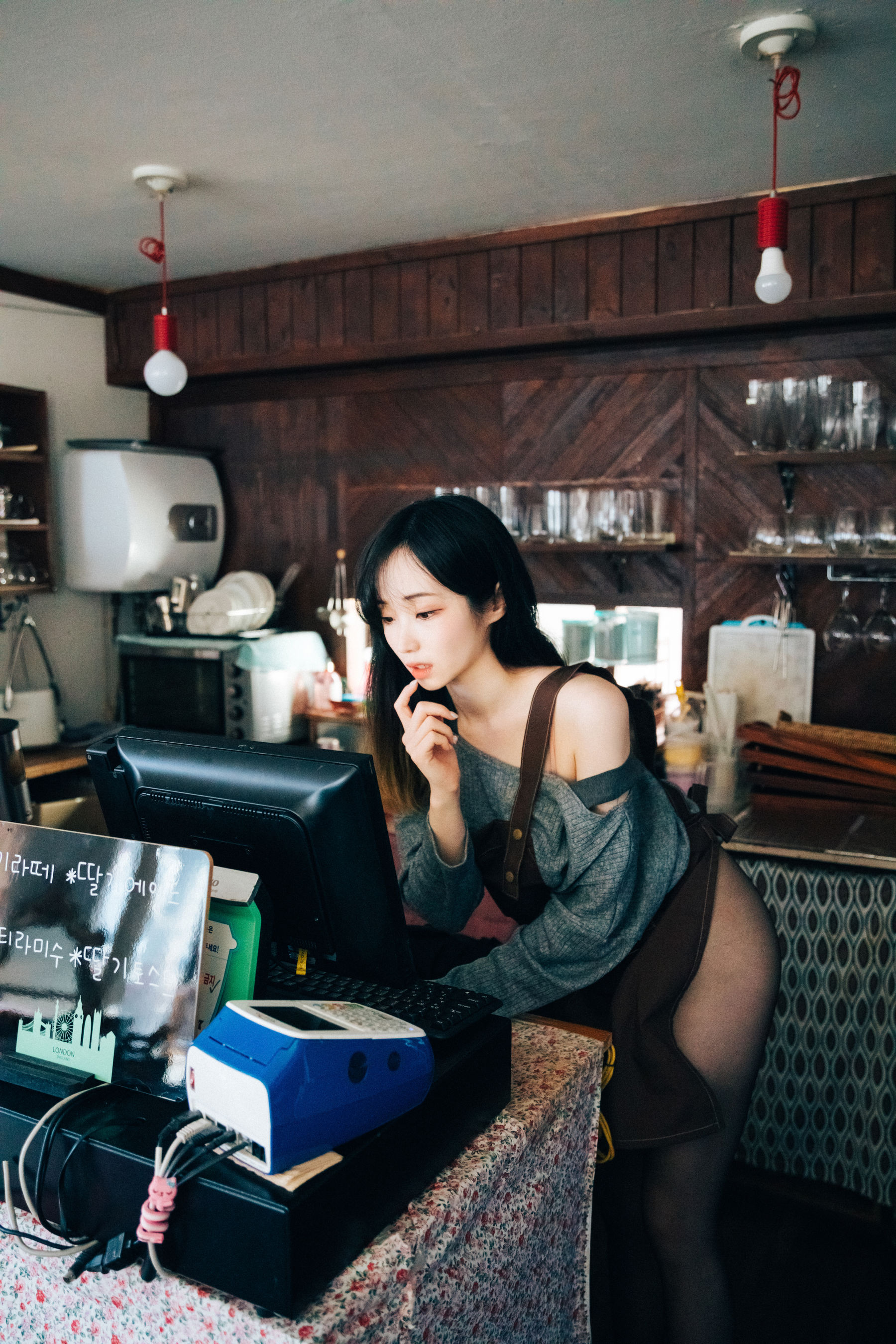 [LOOZY] Bambi – Cafe Alba [159P] - 秀人网免费无水印在线套图写真