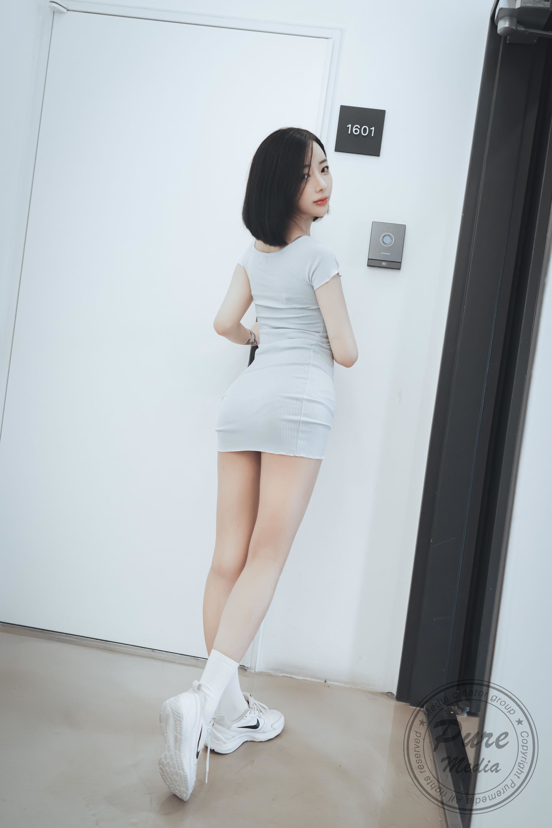[PURE MEDIA] Vol.193 – Jia [42P] - 秀人网免费无水印在线套图写真