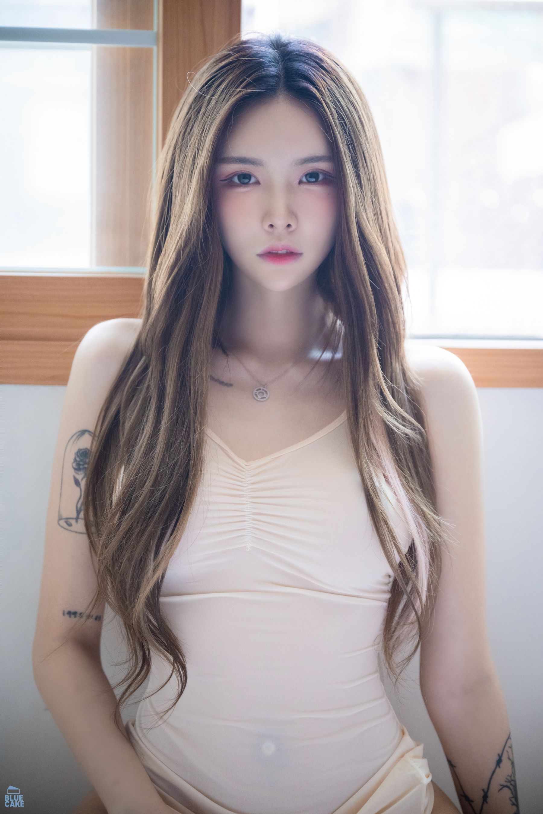 [BLUECAKE] Hikari – Soloing RED.Ver [67P] - 秀人网免费无水印在线套图写真