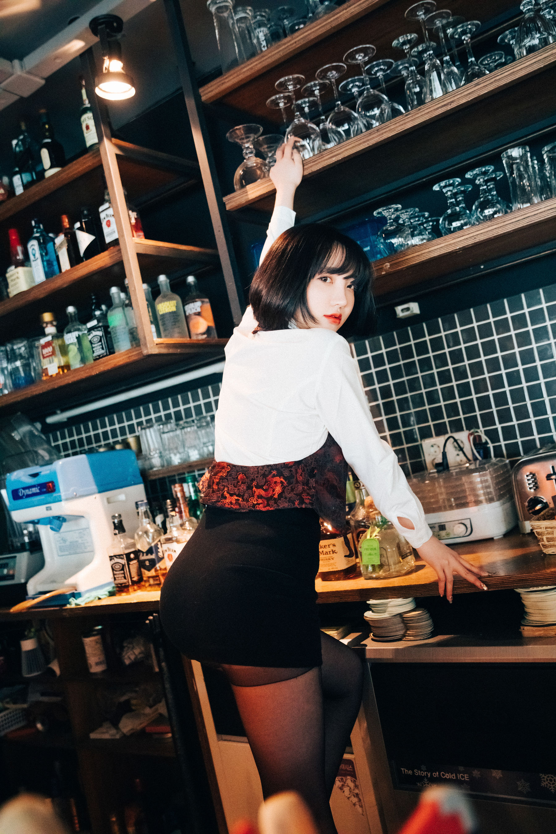 [LOOZY] Yeeun – Tainted Love Bar + S.Ver [101P] - 秀人网免费无水印在线套图写真