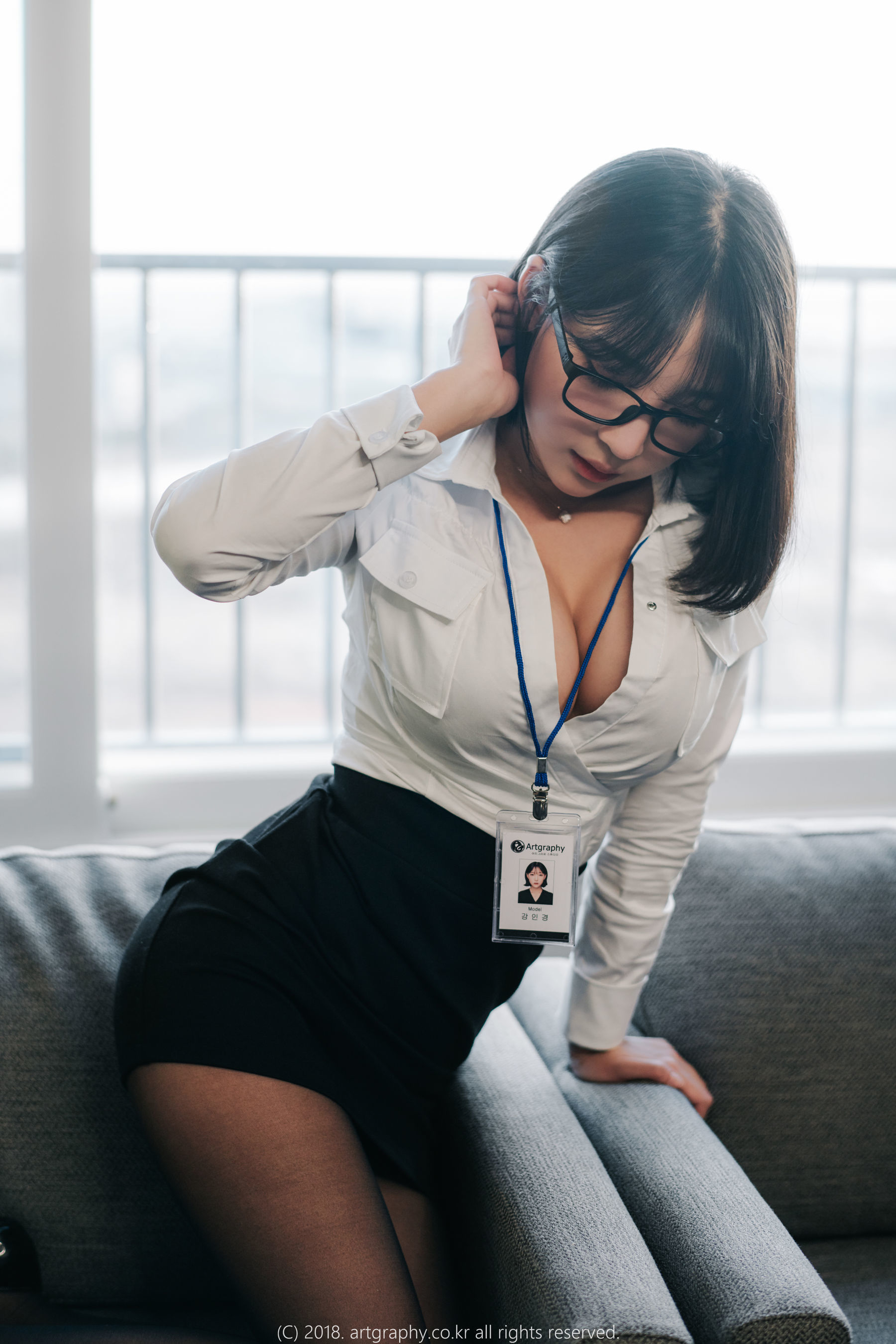 [ARTGRAVIA] VOL.042 姜仁卿 – 黑丝制服+女仆诱惑 [62P] - 秀人网免费无水印在线套图写真