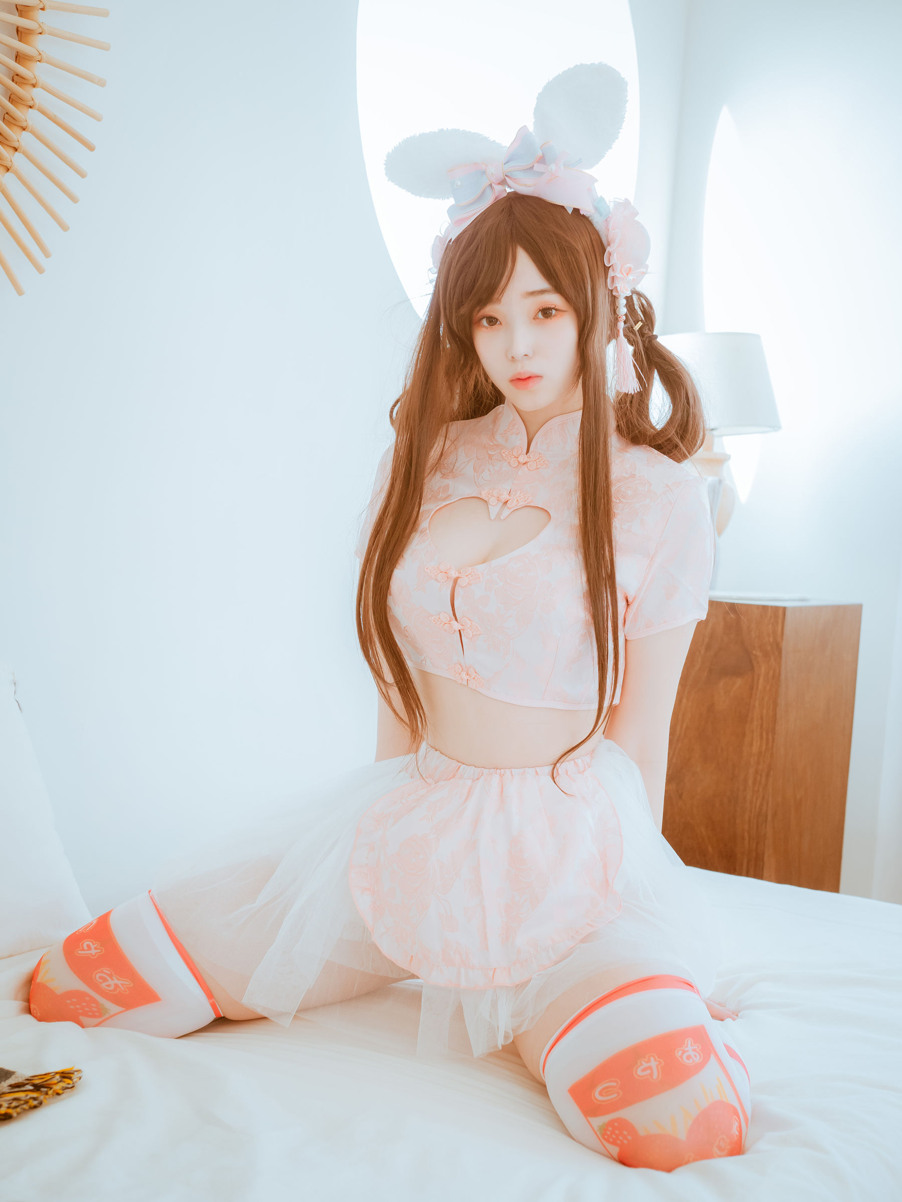 DJAWA] Bambi Bunny adore qipao [61P] - 秀人网免费无水印在线套图写真