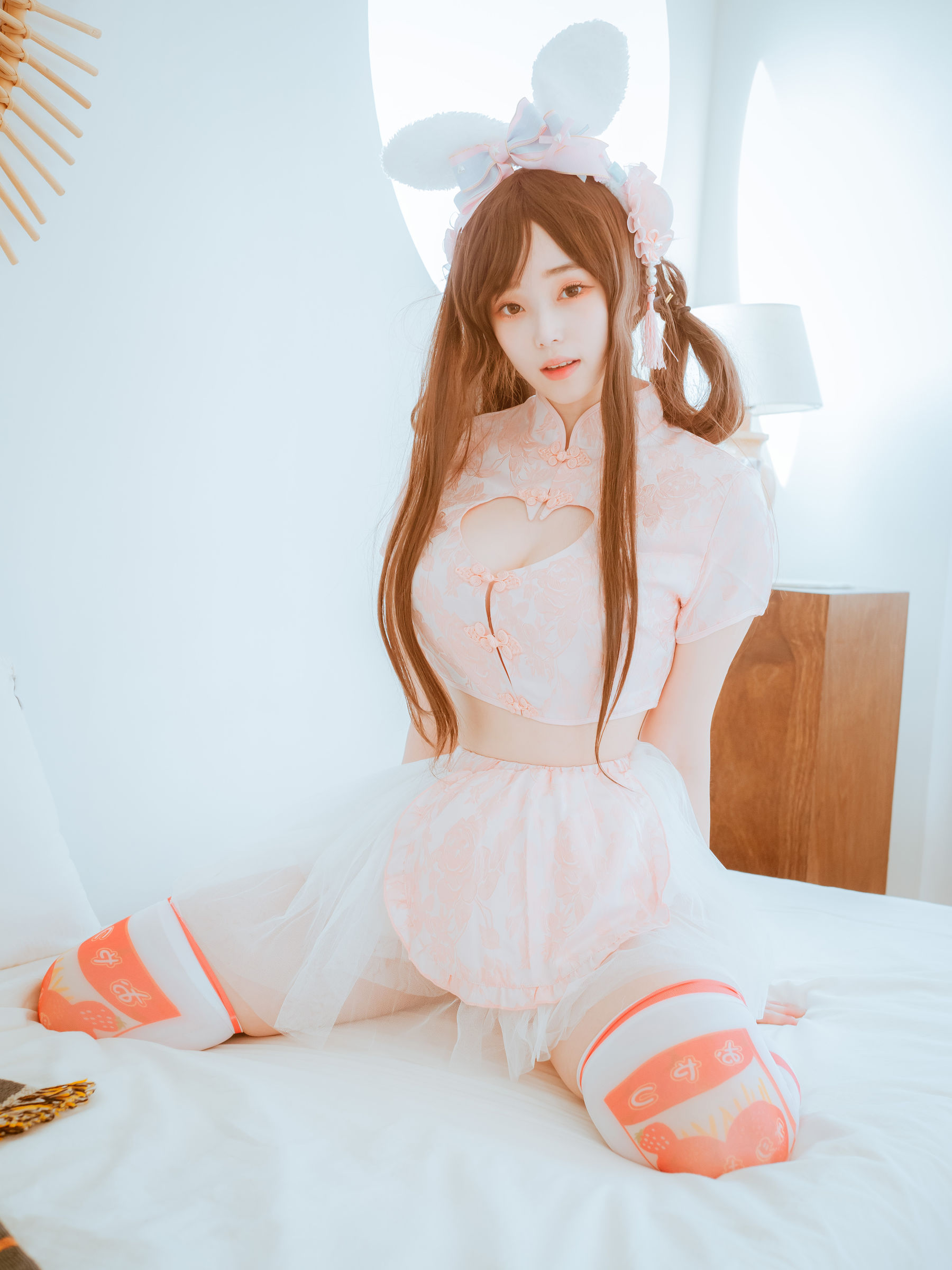 DJAWA] Bambi Bunny adore qipao [61P] - 秀人网免费无水印在线套图写真