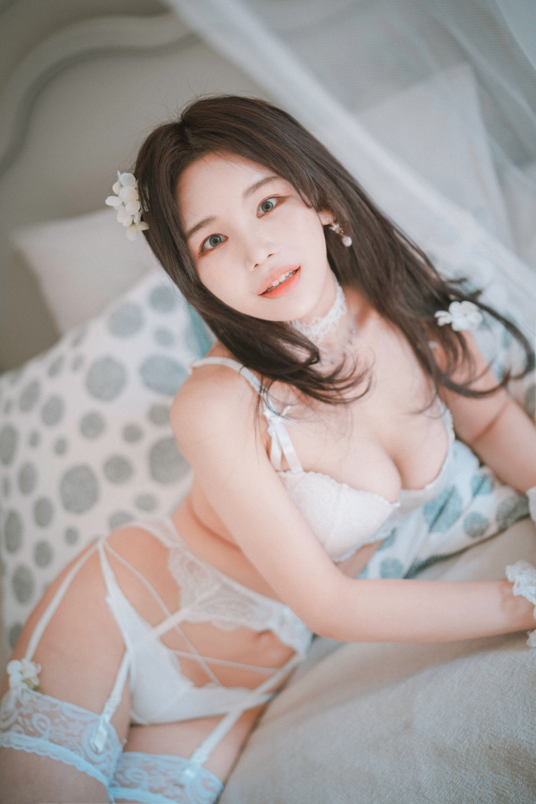 [DJAWA] ZZYuri – Alluring White [44P] - 秀人网免费无水印在线套图写真