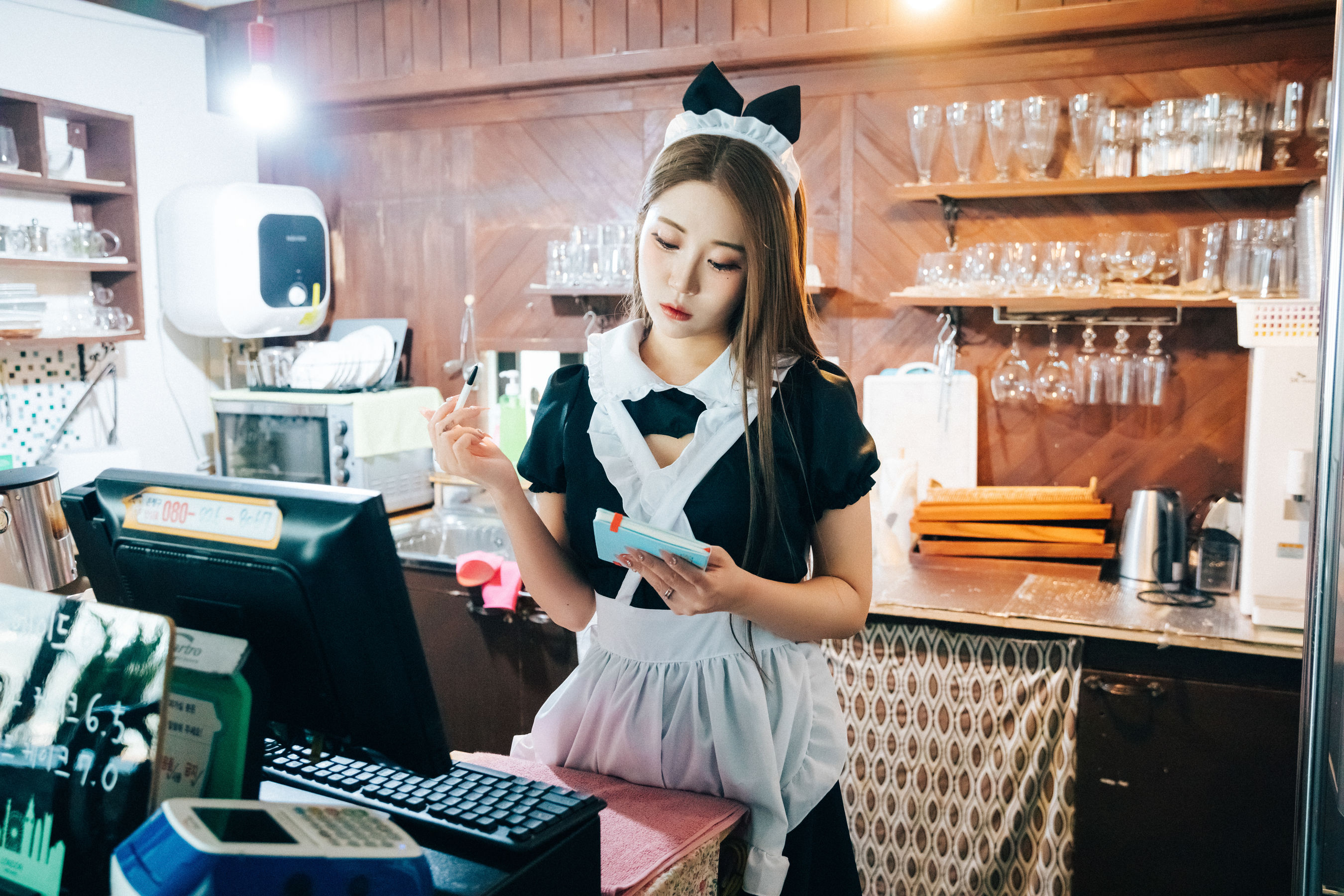 [LOOZY] Bomi – Maid cafe [174P] - 秀人网免费无水印在线套图写真