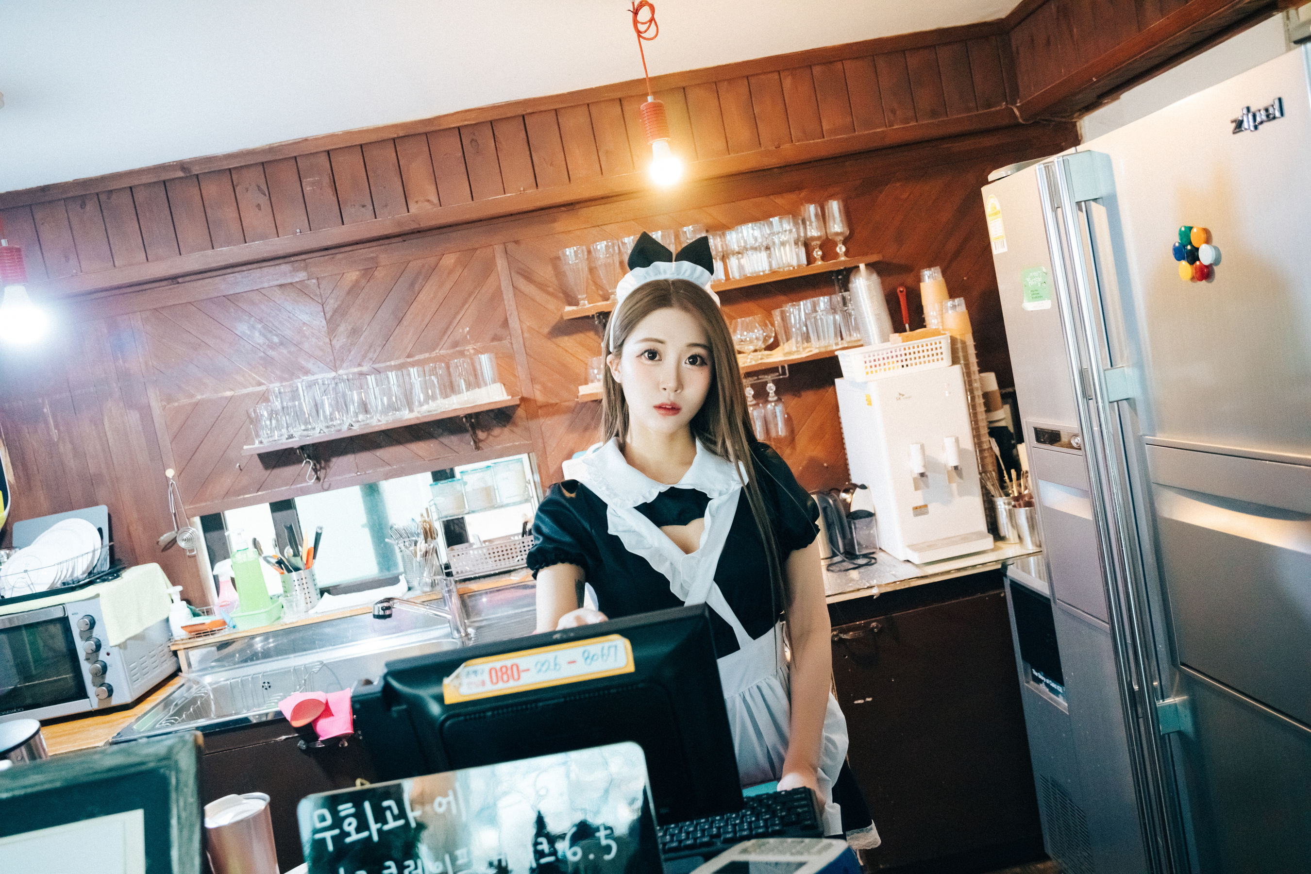[LOOZY] Bomi – Maid cafe [174P] - 秀人网免费无水印在线套图写真
