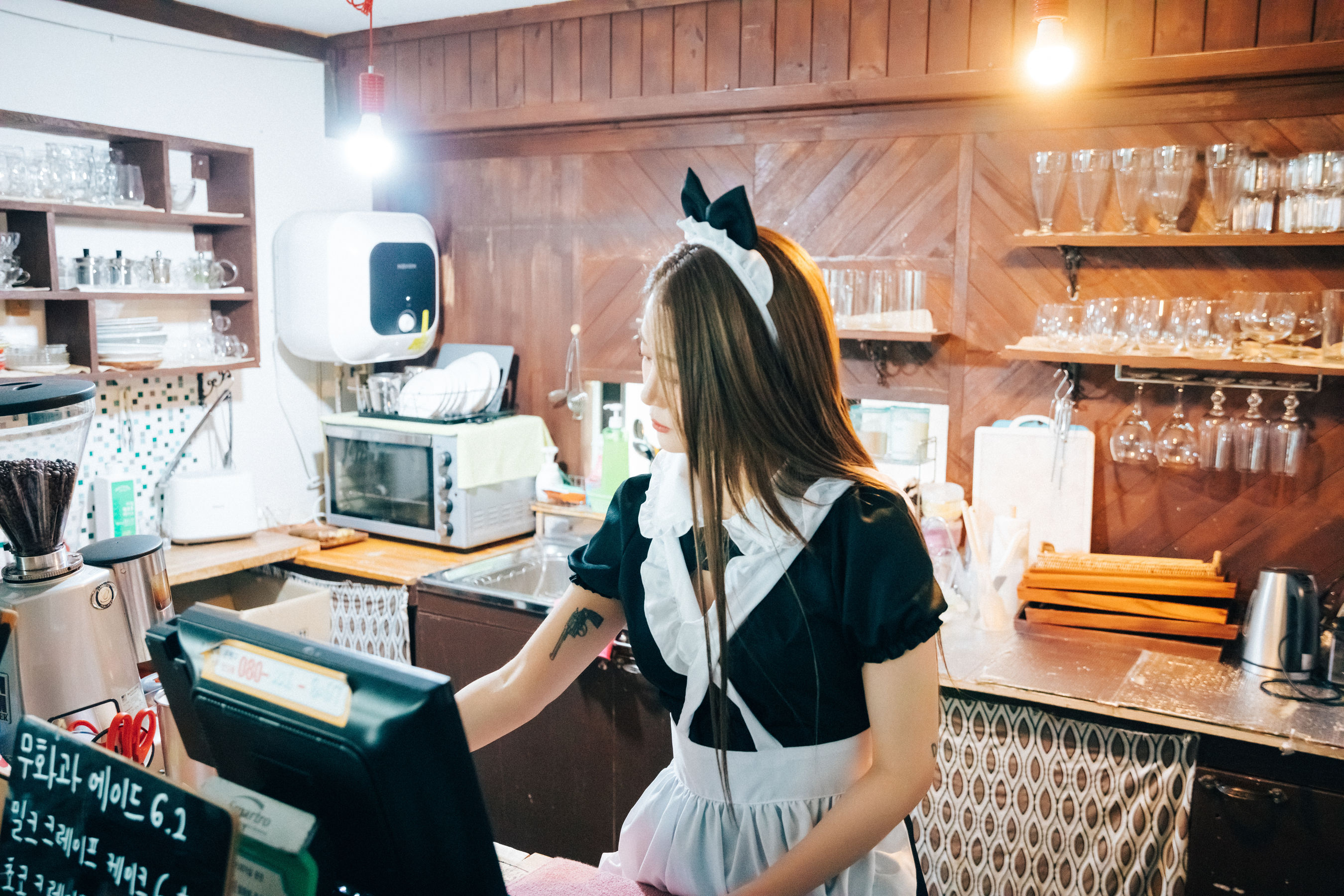 [LOOZY] Bomi – Maid cafe [174P] - 秀人网免费无水印在线套图写真