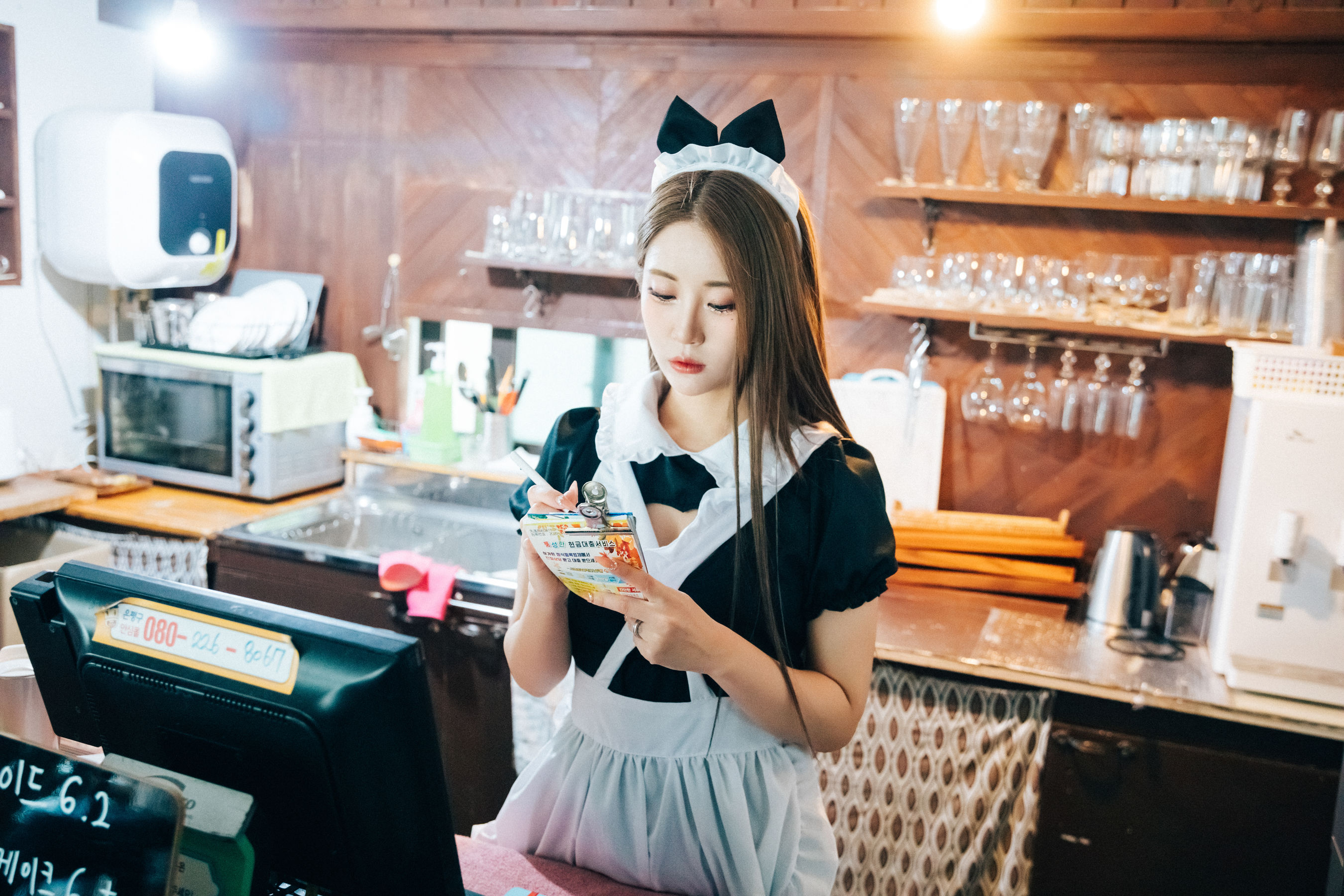 [LOOZY] Bomi – Maid cafe [174P] - 秀人网免费无水印在线套图写真
