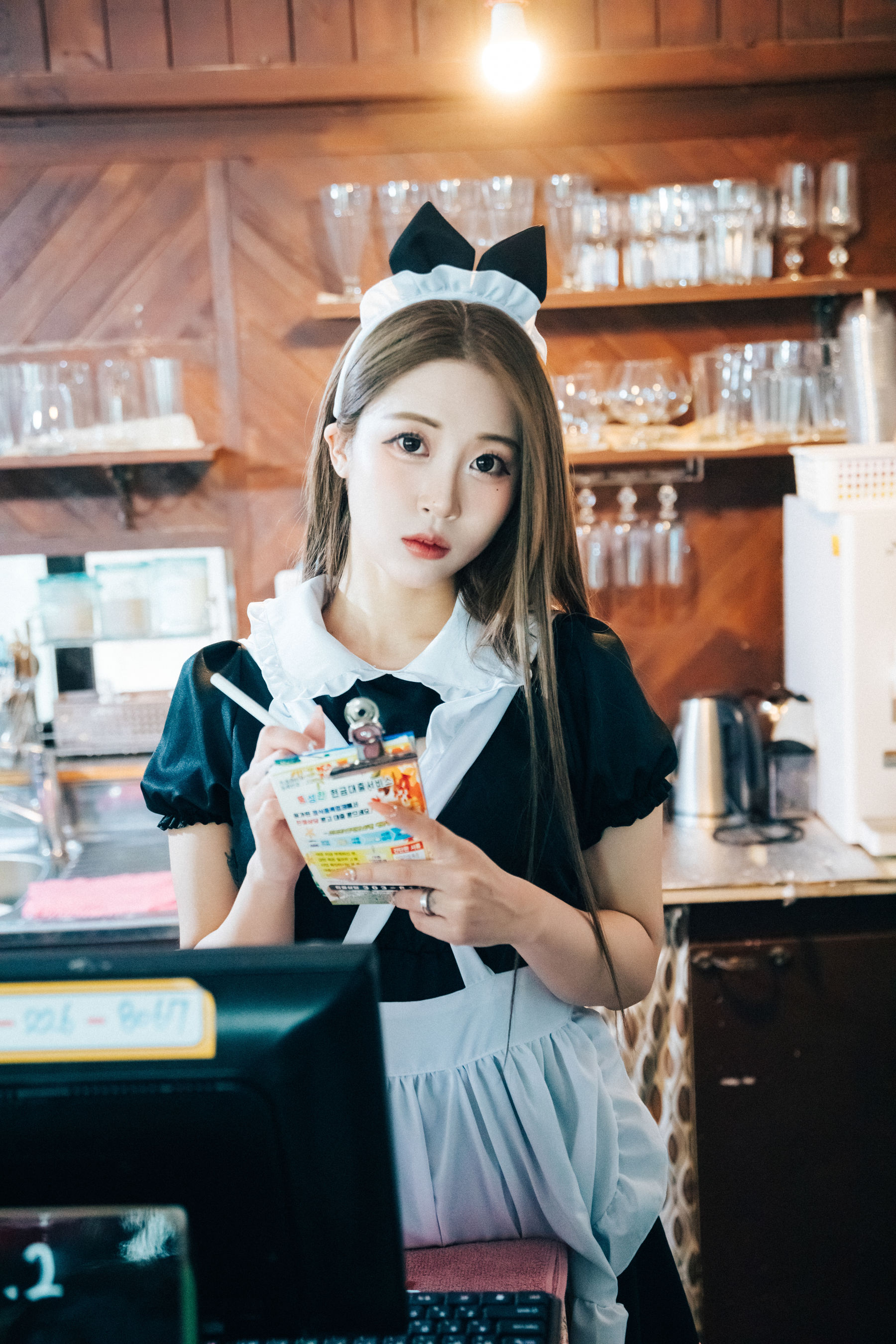 [LOOZY] Bomi – Maid cafe [174P] - 秀人网免费无水印在线套图写真