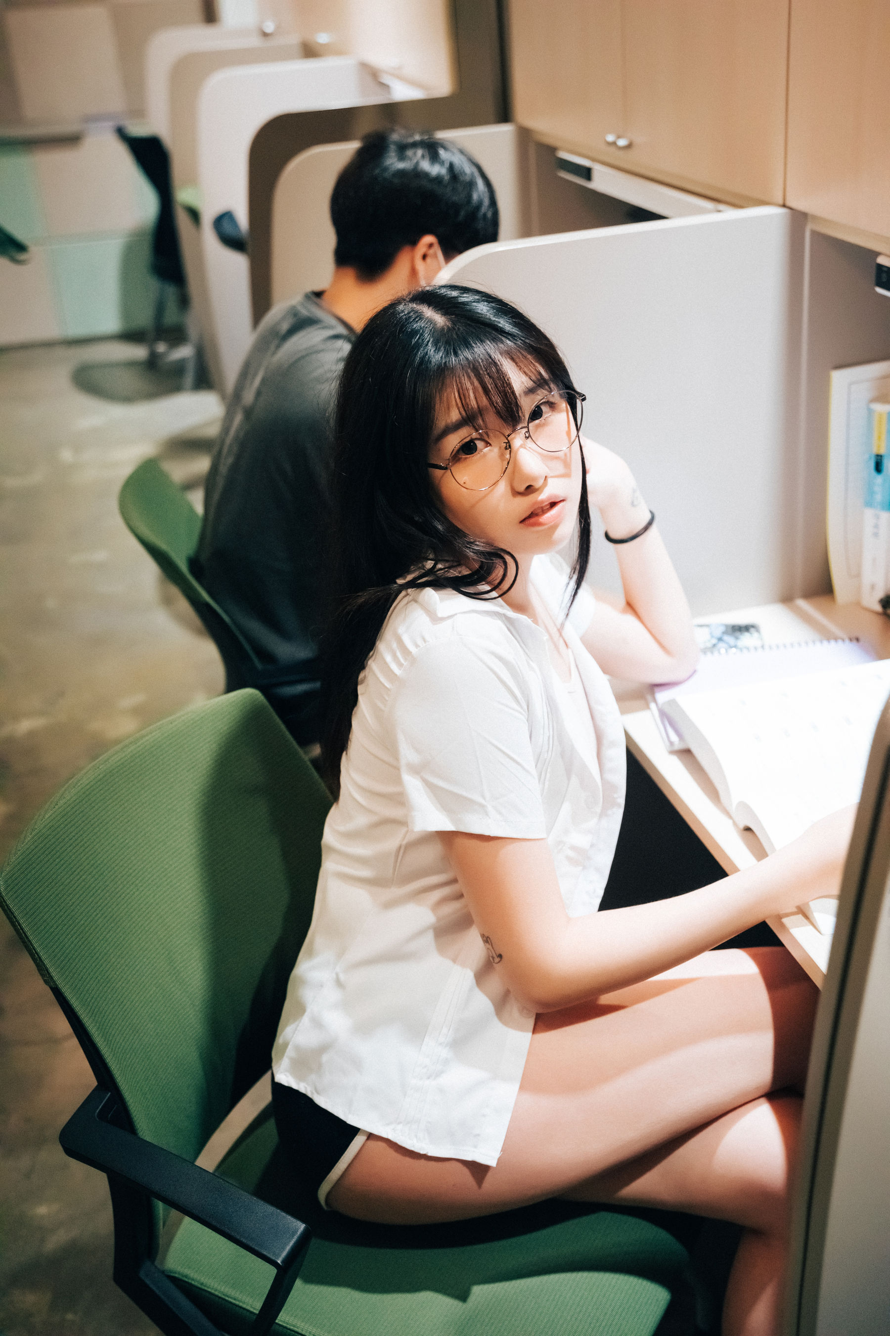 [LOOZY] Sonson – Reading room [79P] - 秀人网免费无水印在线套图写真