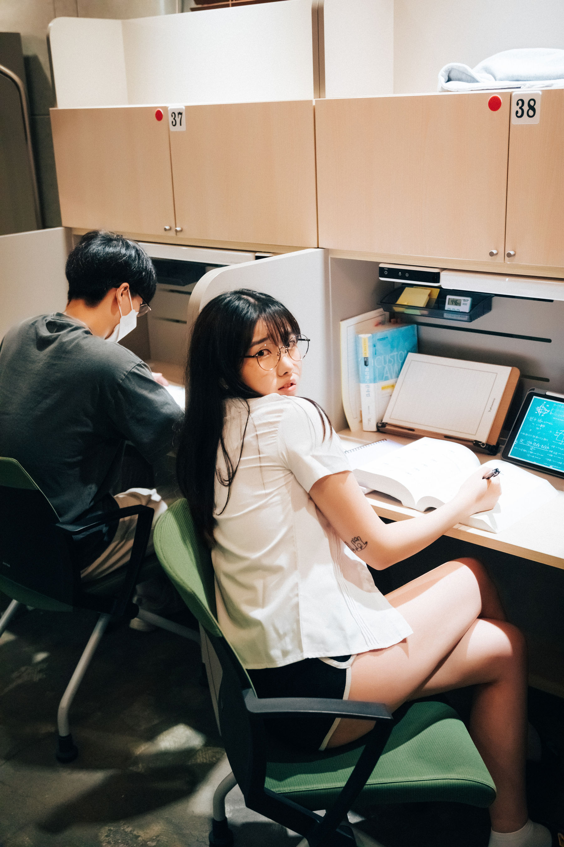 [LOOZY] Sonson – Reading room [79P] - 秀人网免费无水印在线套图写真