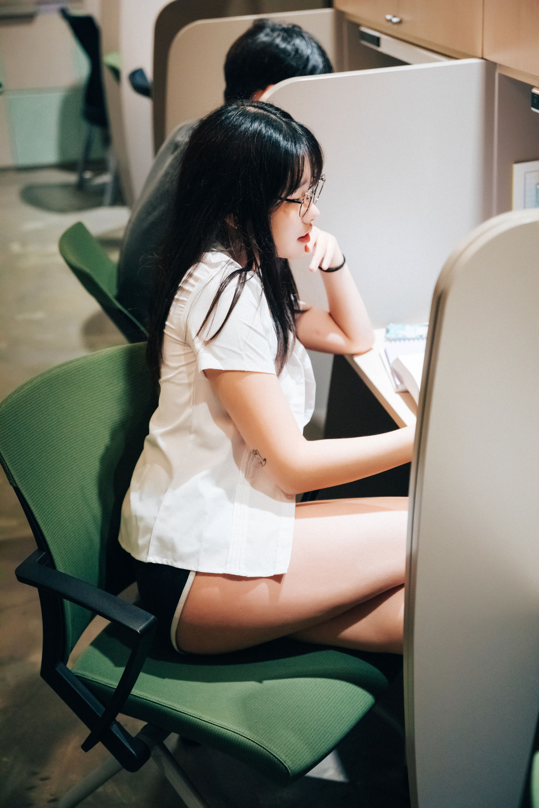 [LOOZY] Sonson – Reading room [79P] - 秀人网免费无水印在线套图写真