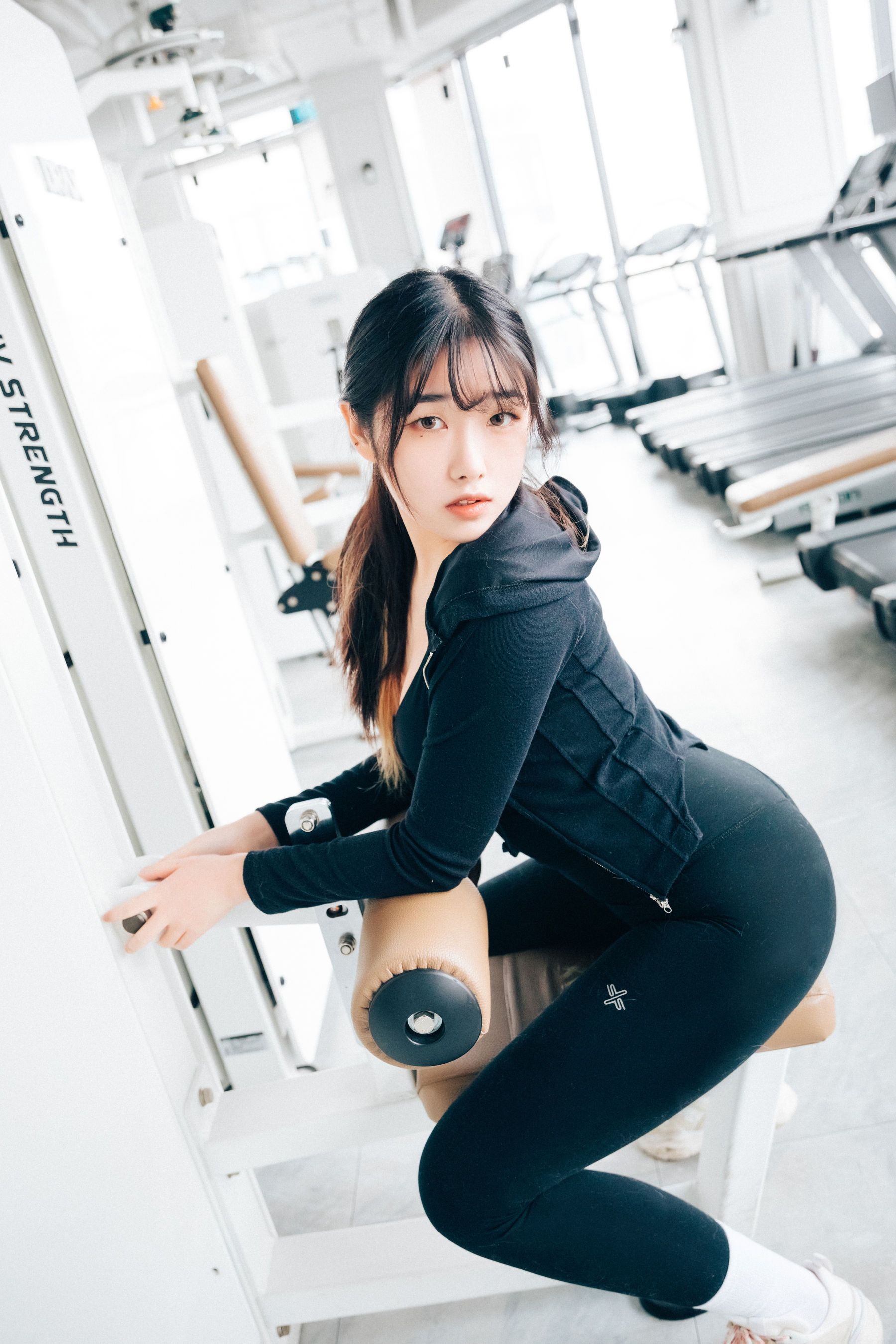 LOOZY Sonson – Personal trainer [90P] - 秀人网免费无水印在线套图写真
