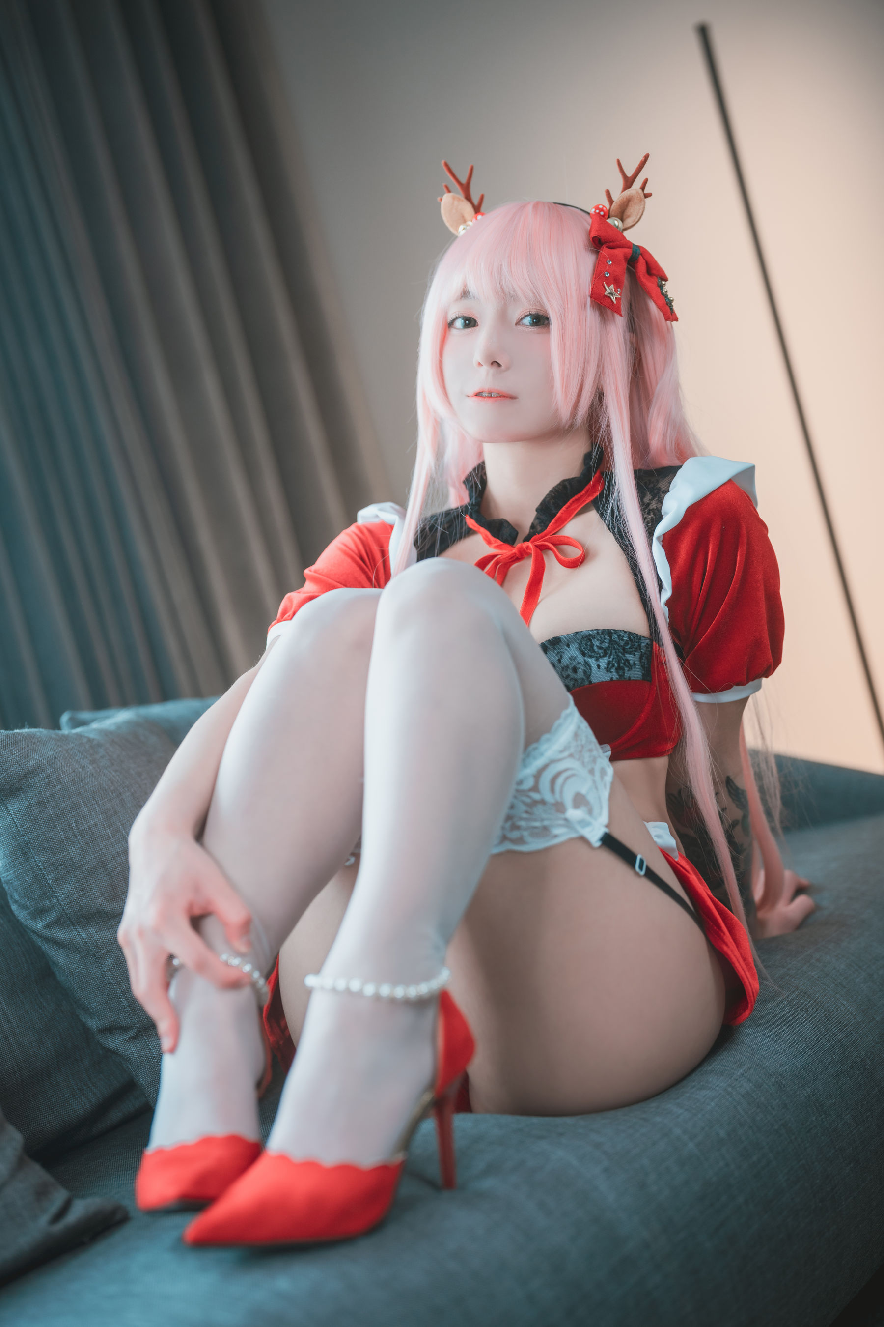 DJAWA Maruemon – Red Velvet Valet – 3 [83P] - 秀人网免费无水印在线套图写真