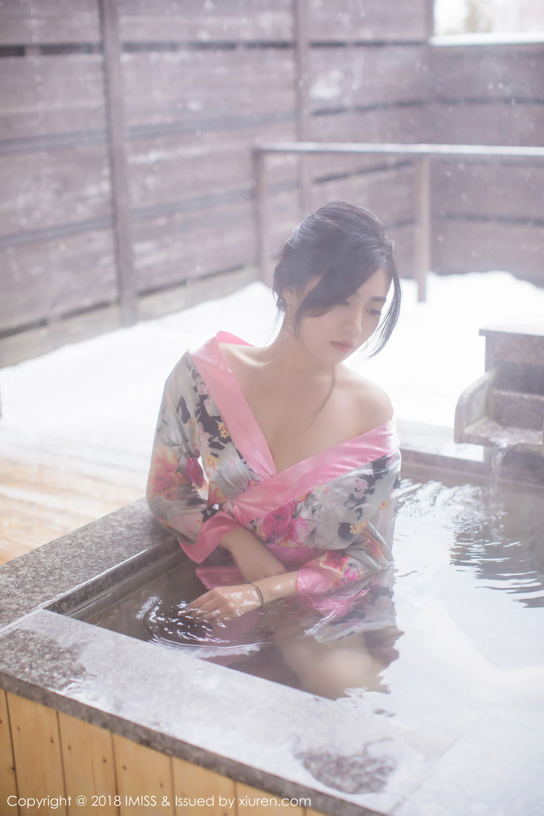 图片[5]-许诺Sabrina《浴池和服+蕾丝美腿》 爱蜜社IMiss Vol.221-COS写真在线网