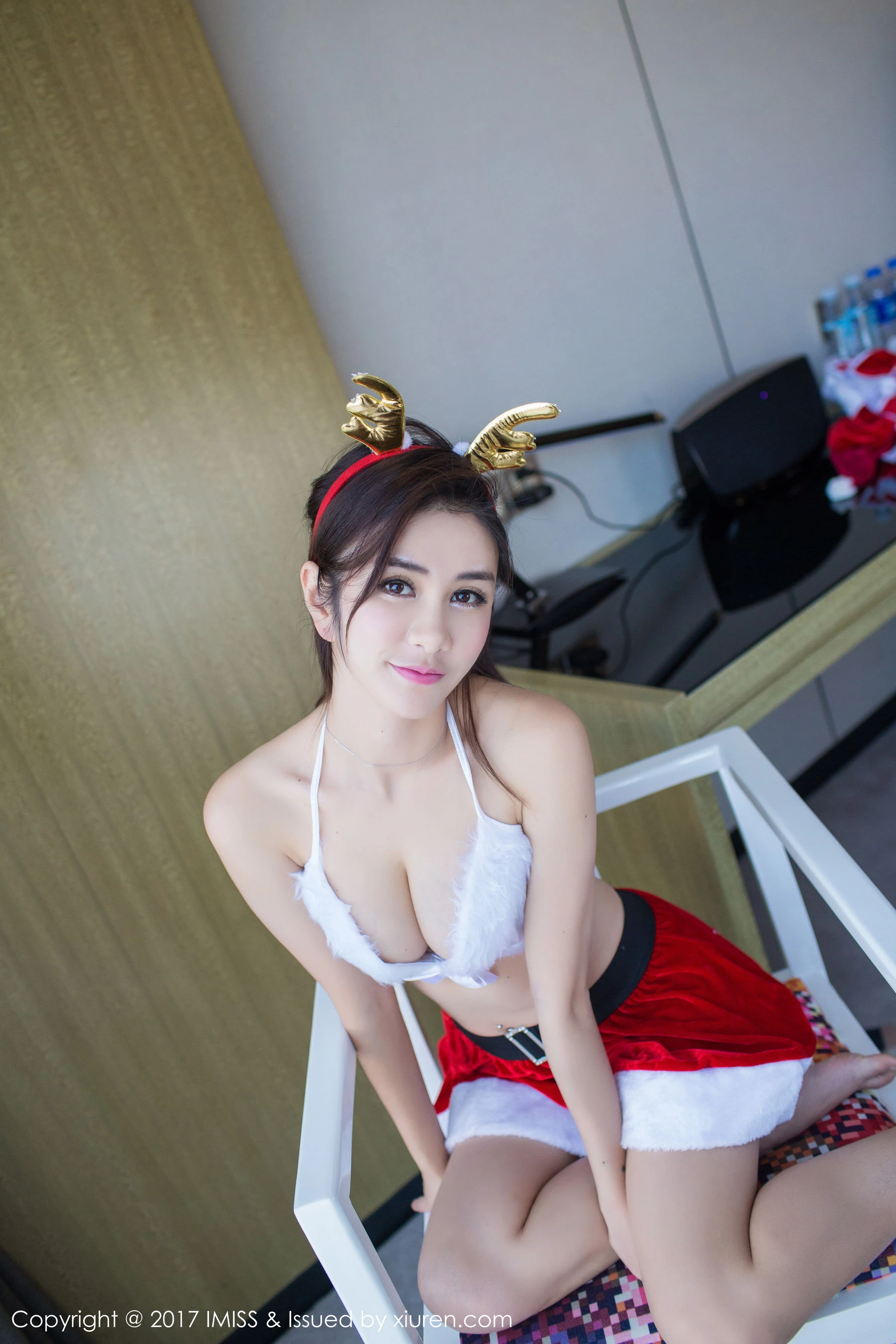 图片[4]-李李七七喜喜《圣诞主题+丝袜系列》 爱蜜社 Vol.146-COS写真在线网