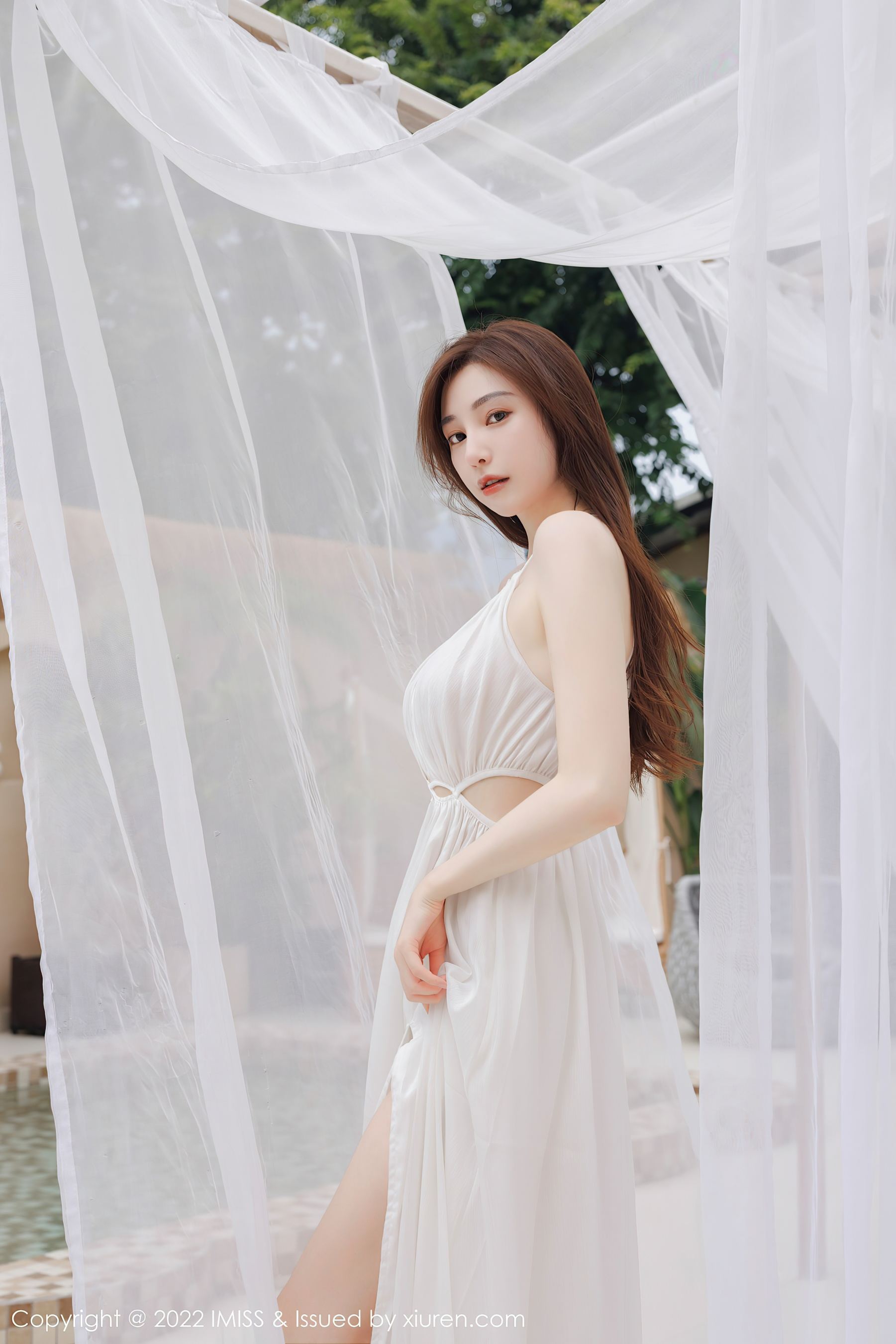 图片[2]-爱蜜社 VOL.706 Lynn刘奕宁 长裙美腿-COS写真在线网