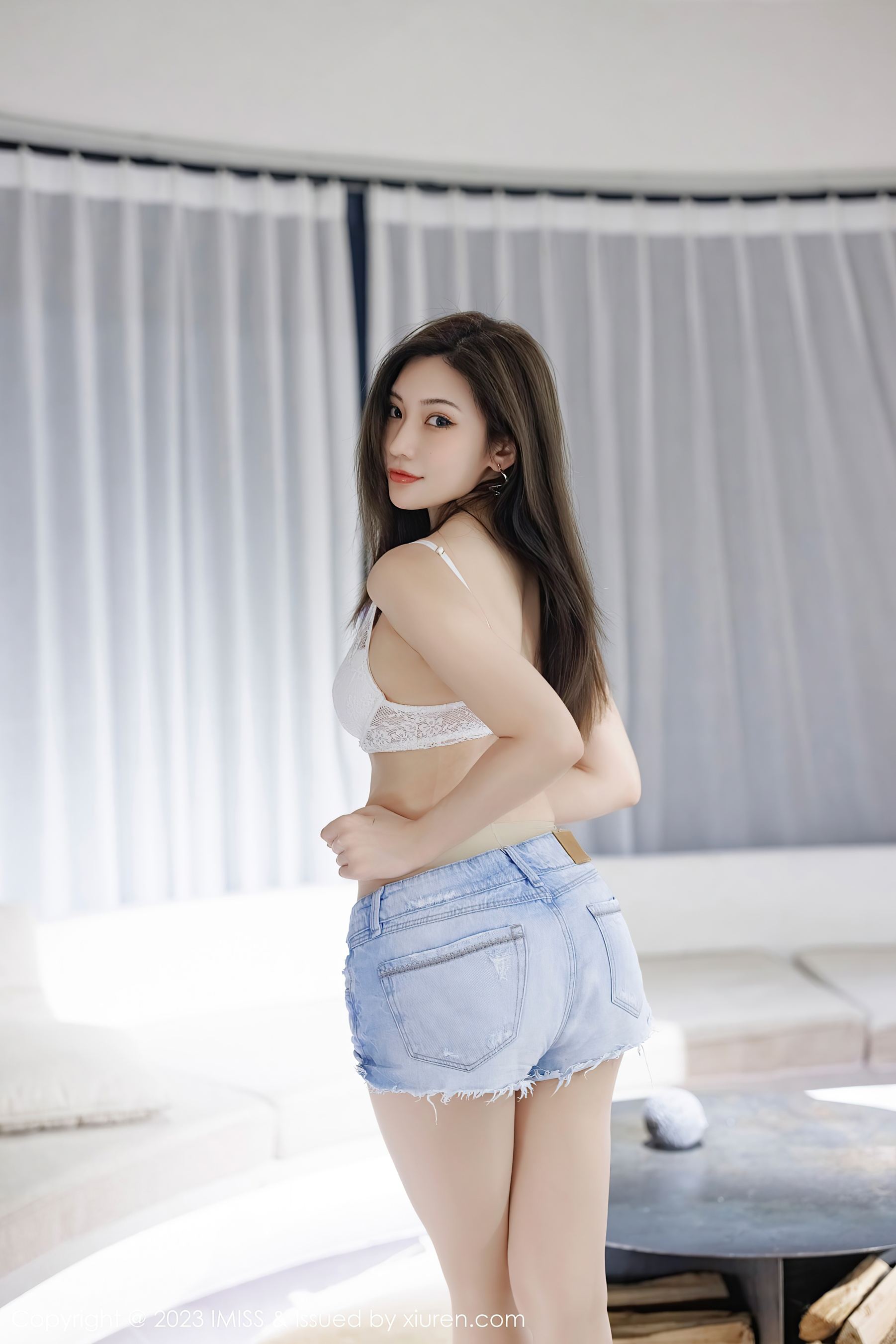 图片[3]-爱蜜社 VOL.727 小狐狸Kathryn 超短裤美腿-COS写真在线网