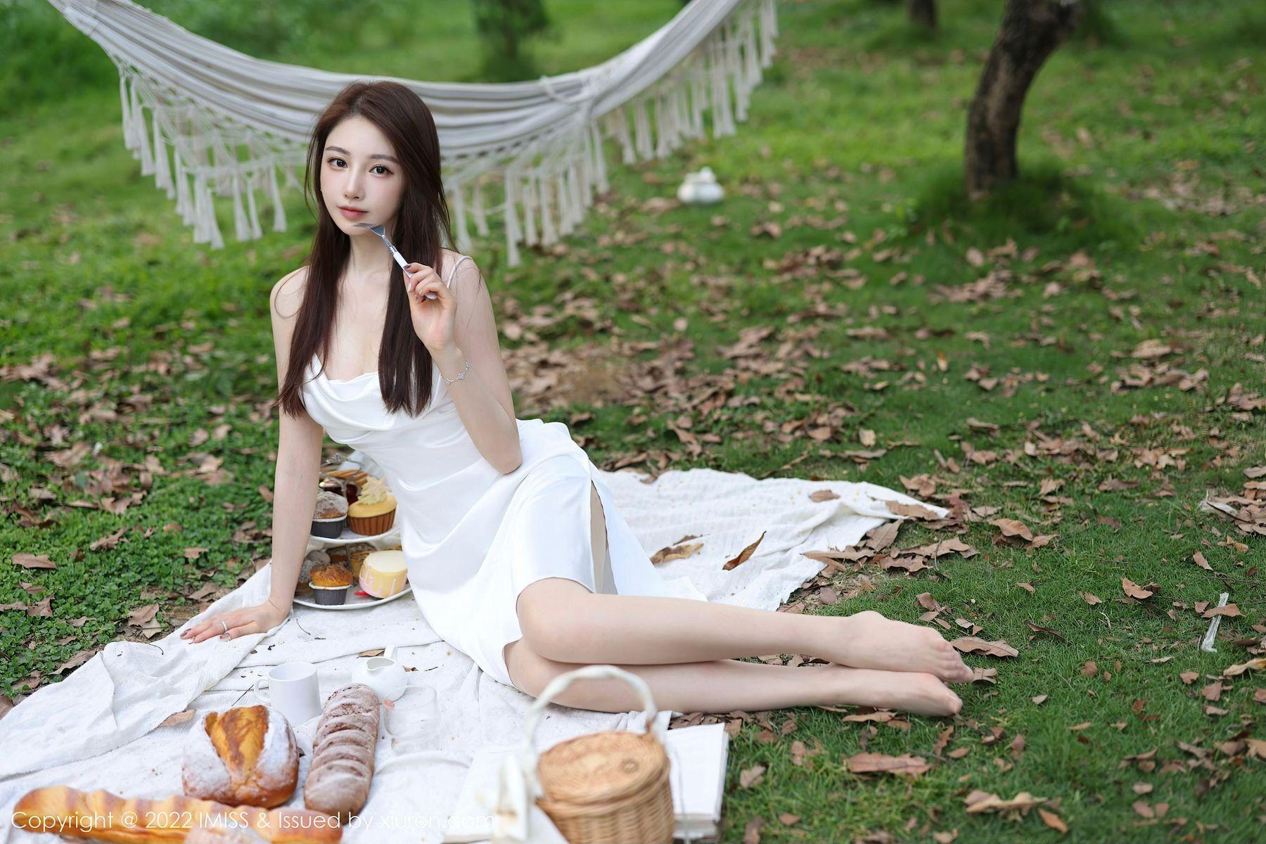 图片[4]-爱蜜社 VOL.682 Lynn刘奕宁 户外美腿-COS写真在线网
