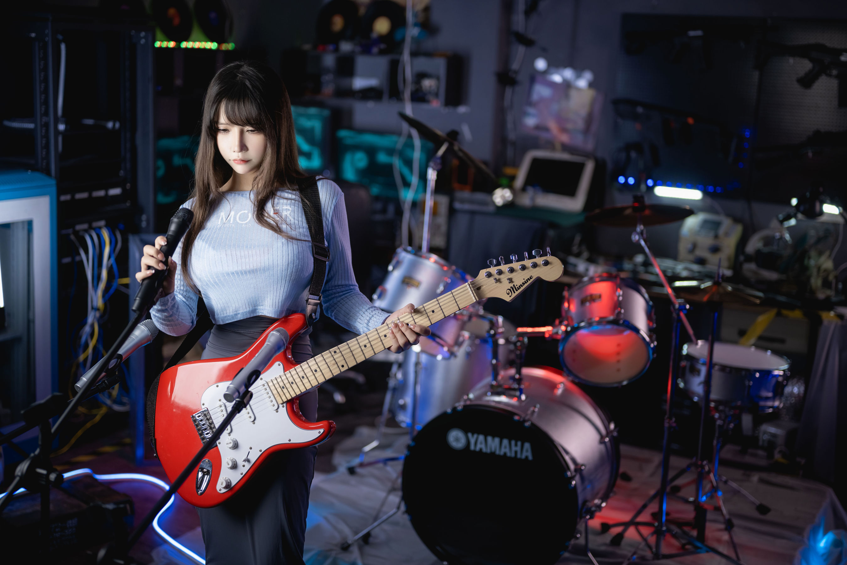 二次元妹子抱走莫子aa – 吉他妹妹 [50P] - 秀人网免费无水印在线套图写真