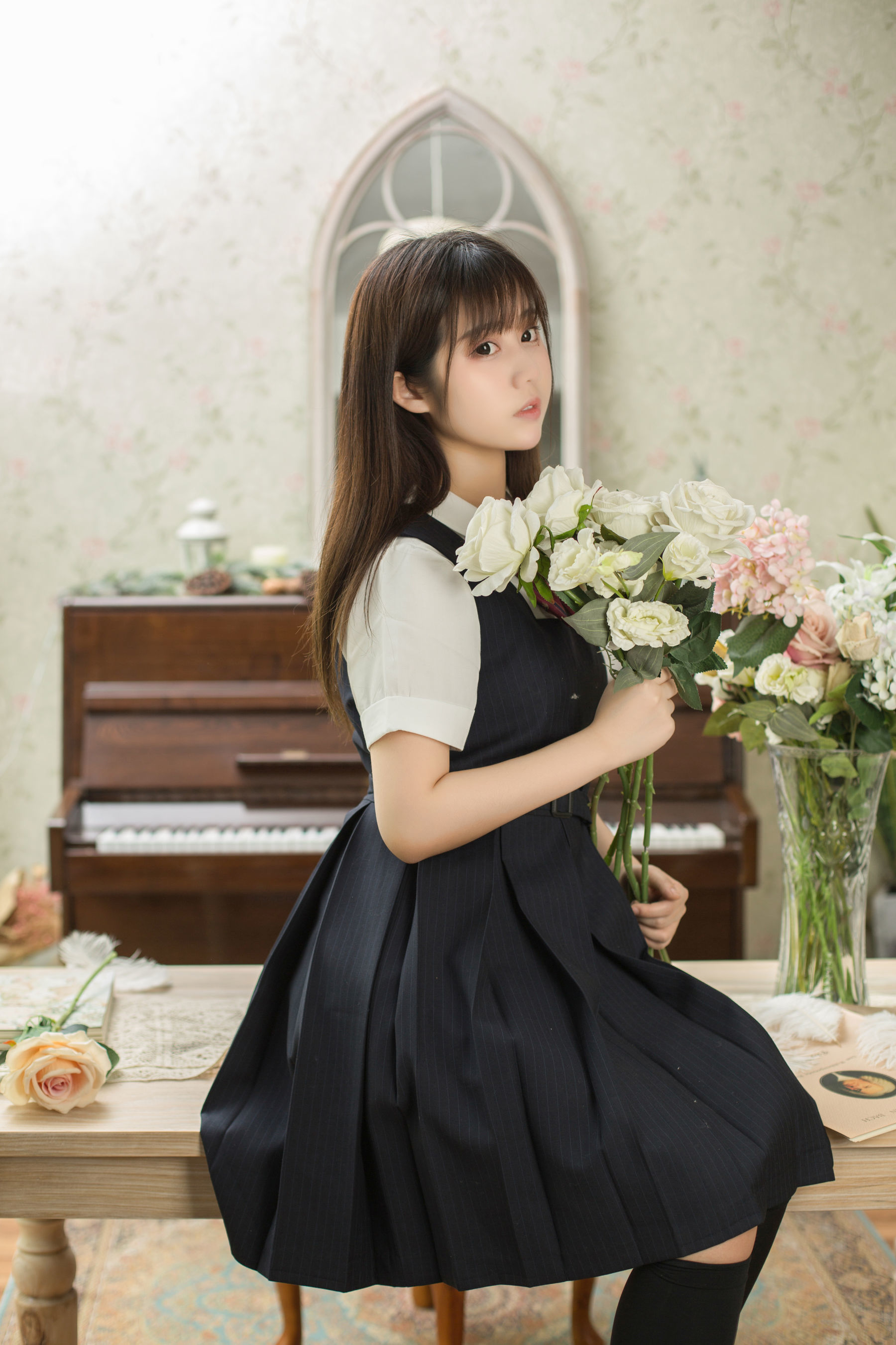 [萝莉COS] 微博福利姬镜酱 – 不知梦 制服 [38P] - 秀人网免费无水印在线套图写真