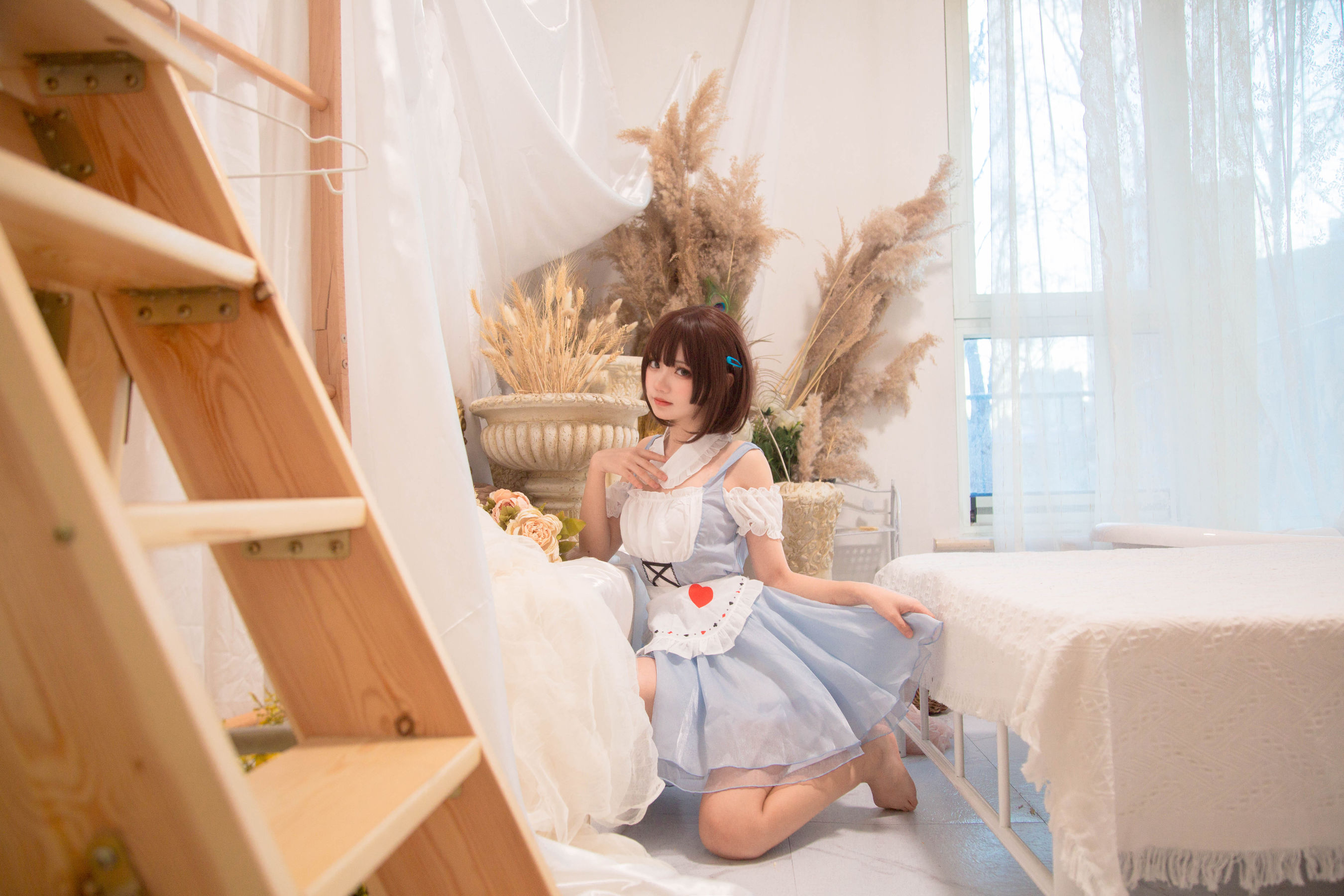 花柒Hana – 爱丽丝 [9P] - 秀人网免费无水印在线套图写真