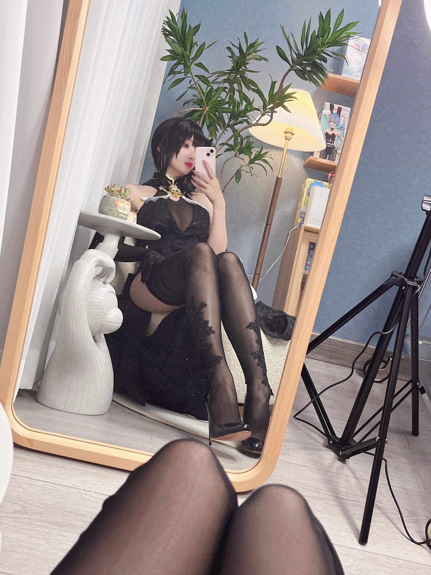 COS福利rioko凉凉子 – 镇海 自拍 [20P] - 秀人网免费无水印在线套图写真