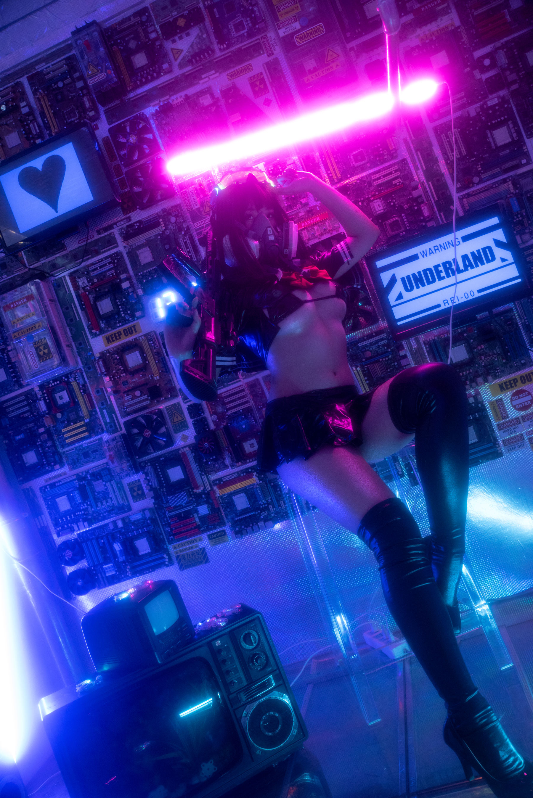 萌系小姐姐蜜汁猫裘 漆皮jk [17P] - 秀人网免费无水印在线套图写真