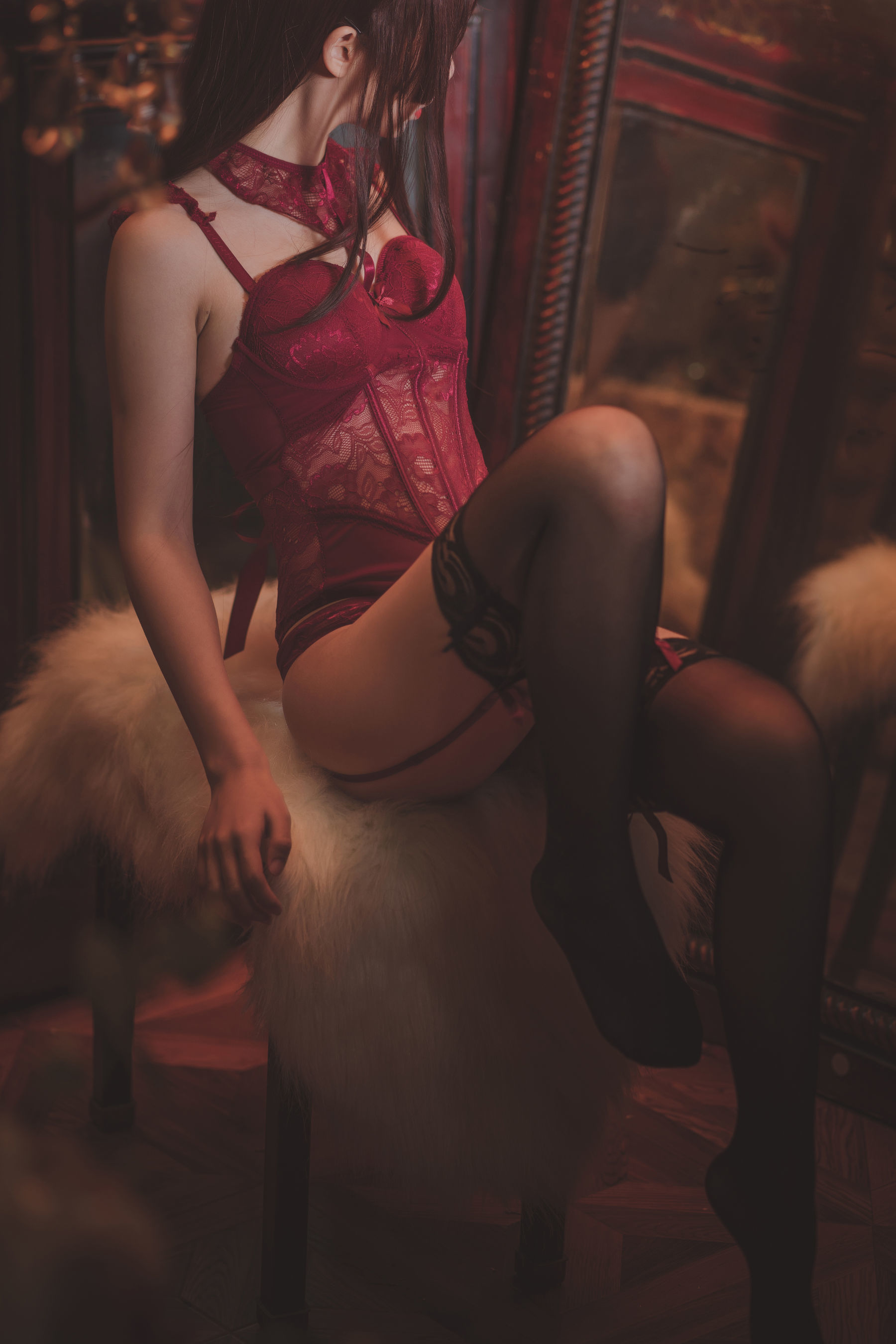 [萝莉COS] 面饼仙儿 – 脑内少女 红色束衣 [22P] - 秀人网免费无水印在线套图写真