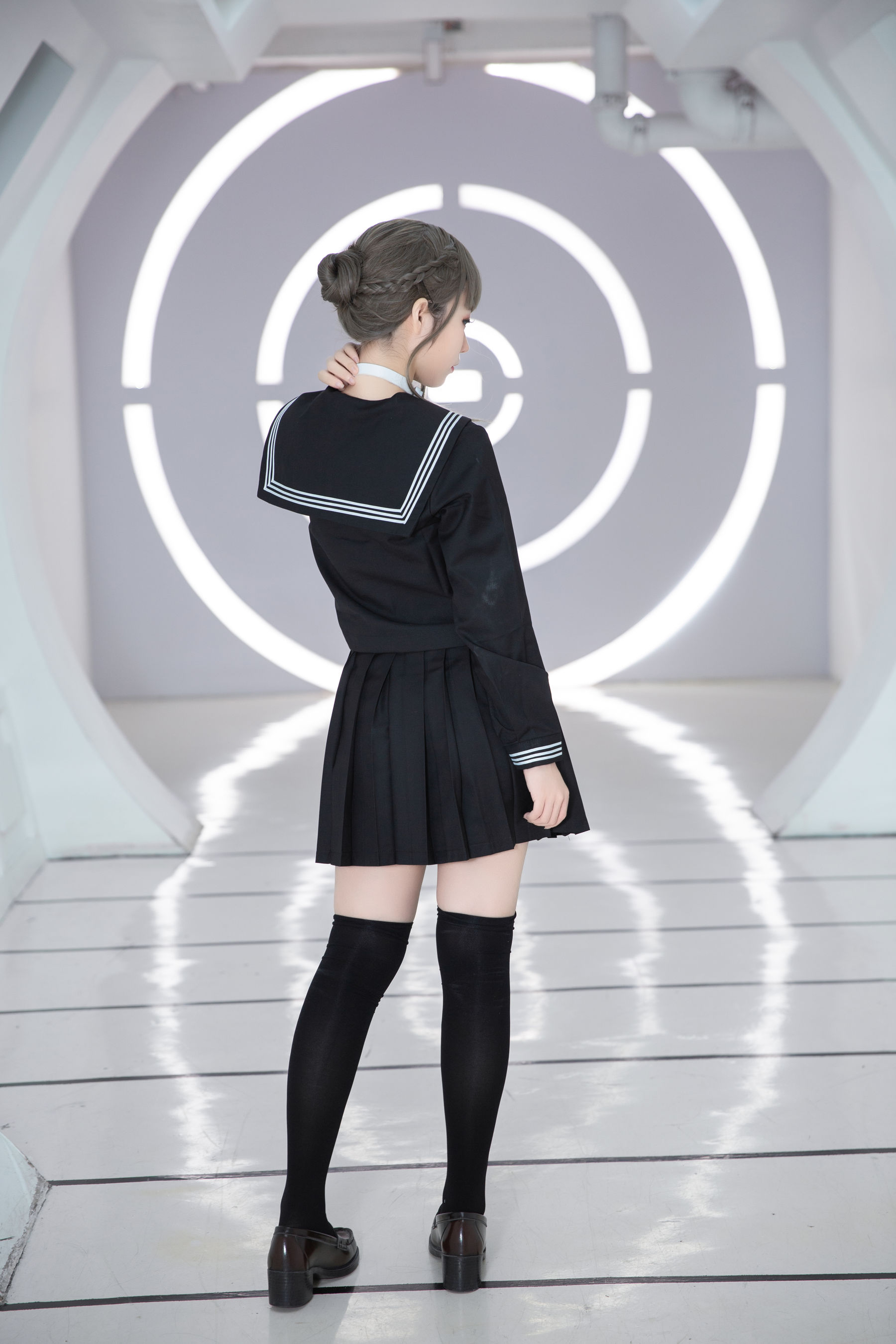 动漫博主G44不会受伤 – 乐园 [26P] - 秀人网免费无水印在线套图写真