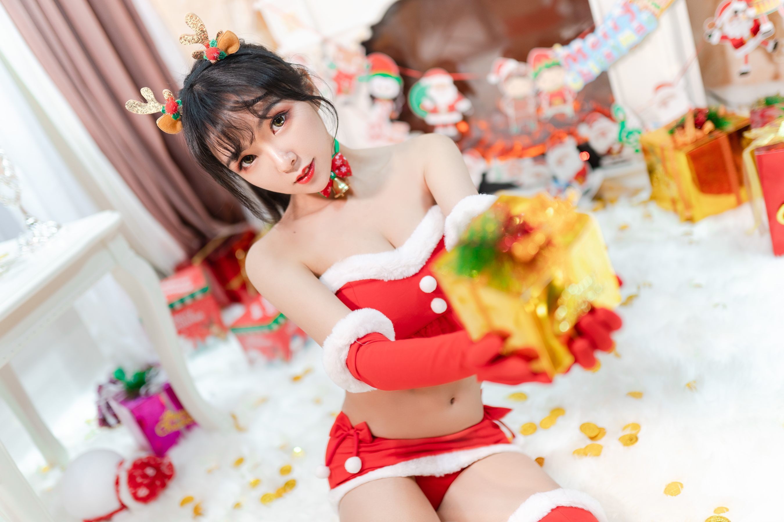 Coser小姐姐妍子坚不可摧 圣诞礼物 [9P] - 秀人网免费无水印在线套图写真