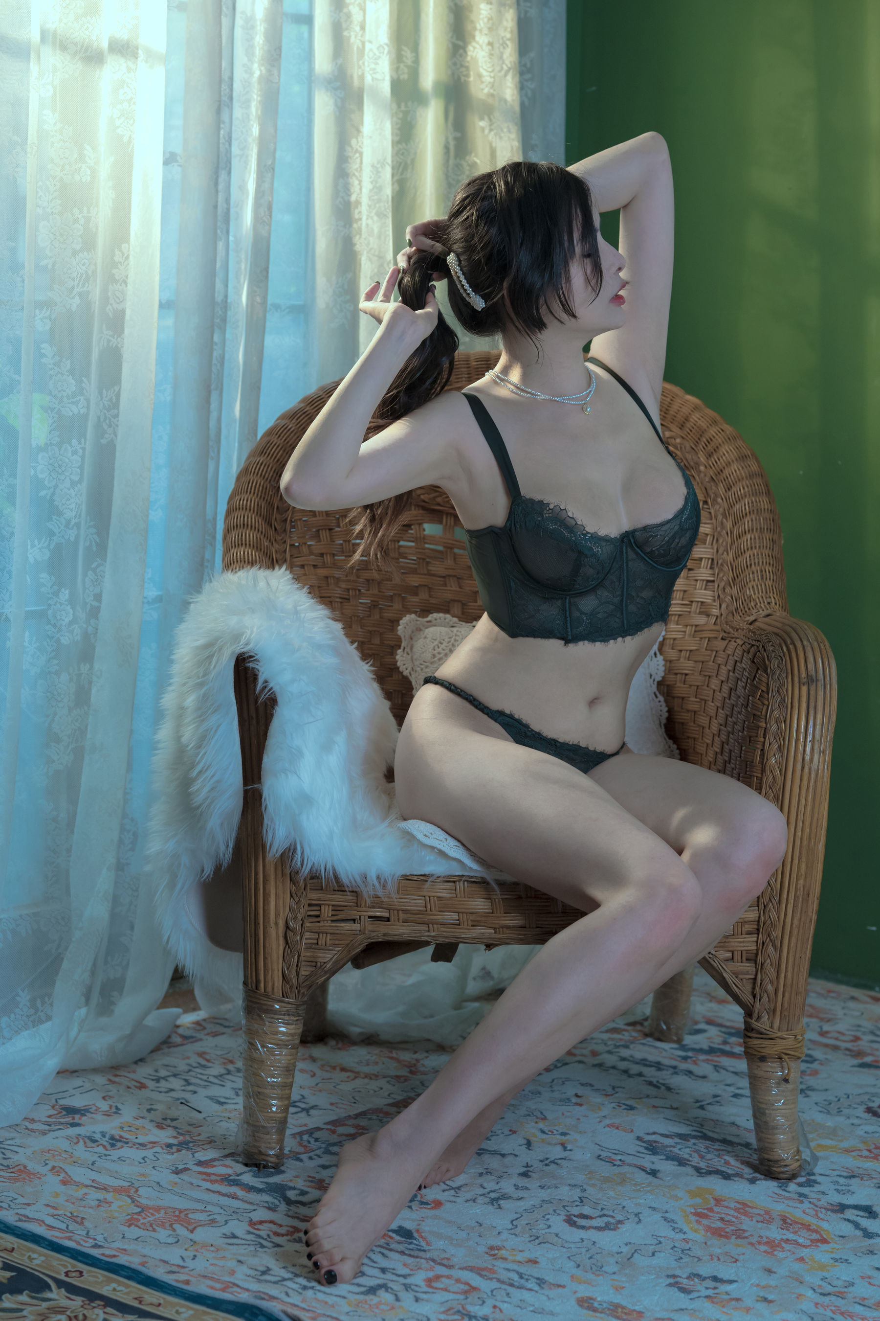 秋和柯基(夏小秋秋秋) – 绿墙 [25P] - 秀人网免费无水印在线套图写真