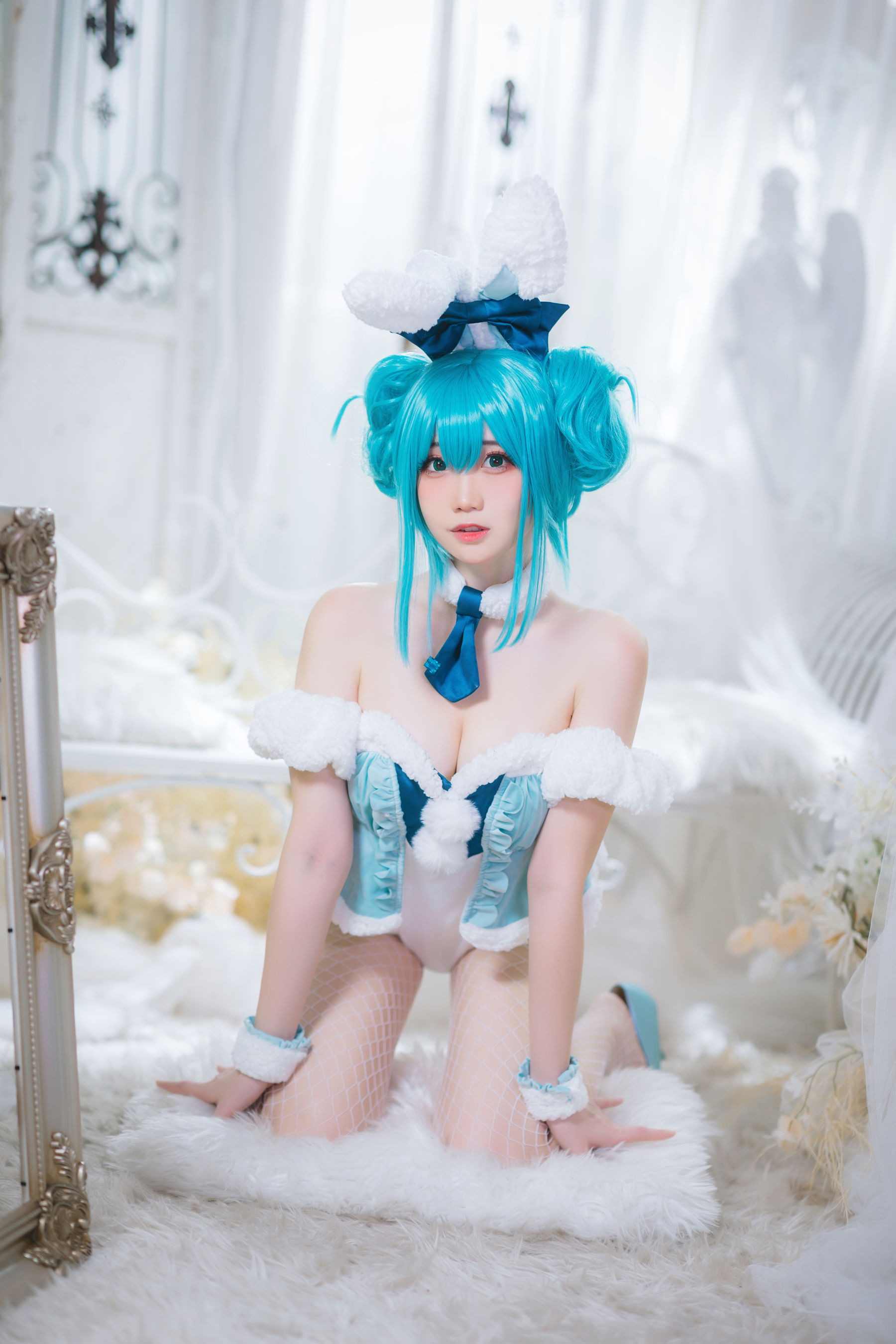 焖焖碳 – 初音兔女郎 [20P] - 秀人网免费无水印在线套图写真