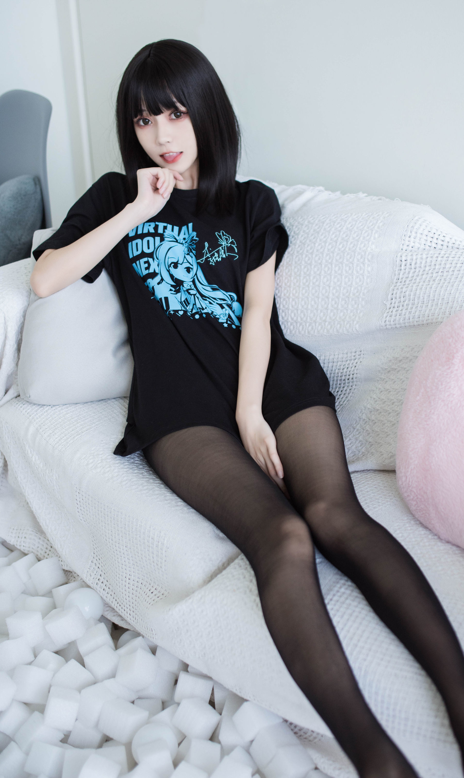 [萝莉COS] 小妖精你的负卿 – 居家私服+穹妹女仆 [17P] - 秀人网免费无水印在线套图写真