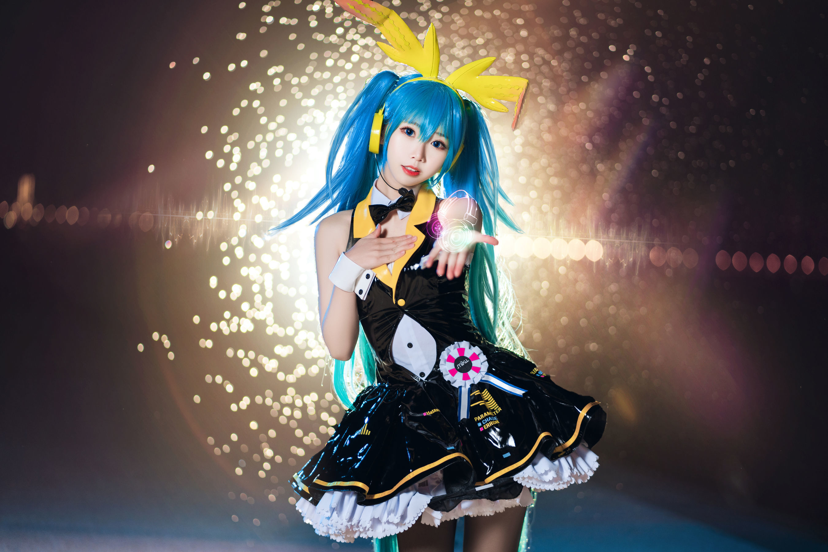 [萝莉COS] 面饼仙儿 – 初音Miku [19P] - 秀人网免费无水印在线套图写真