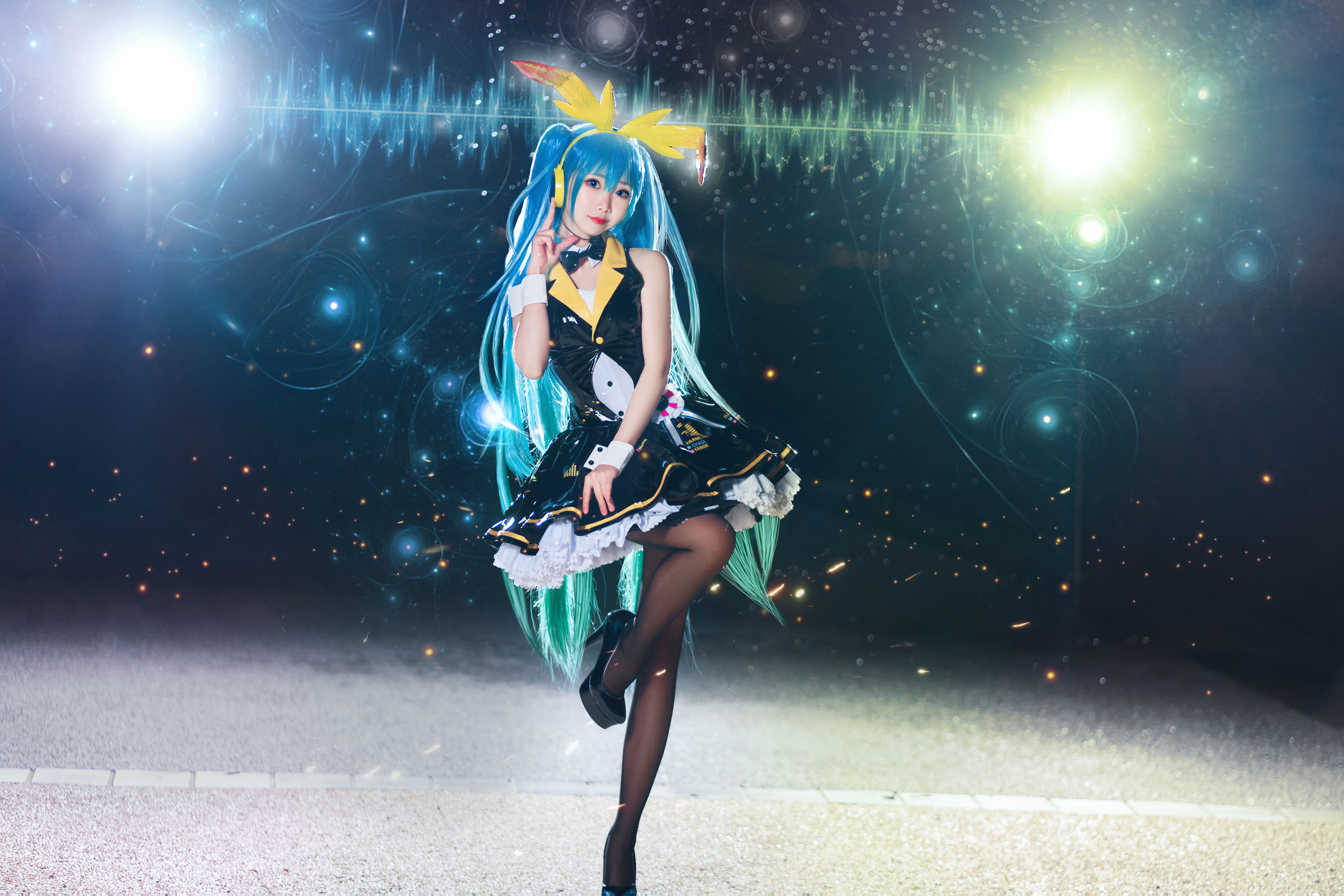 [萝莉COS] 面饼仙儿 – 初音Miku [19P] - 秀人网免费无水印在线套图写真