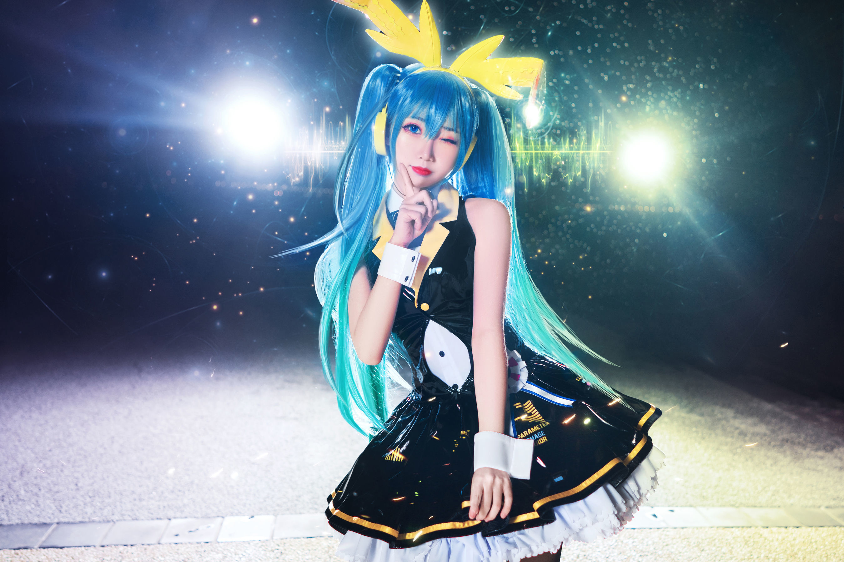 [萝莉COS] 面饼仙儿 – 初音Miku [19P] - 秀人网免费无水印在线套图写真