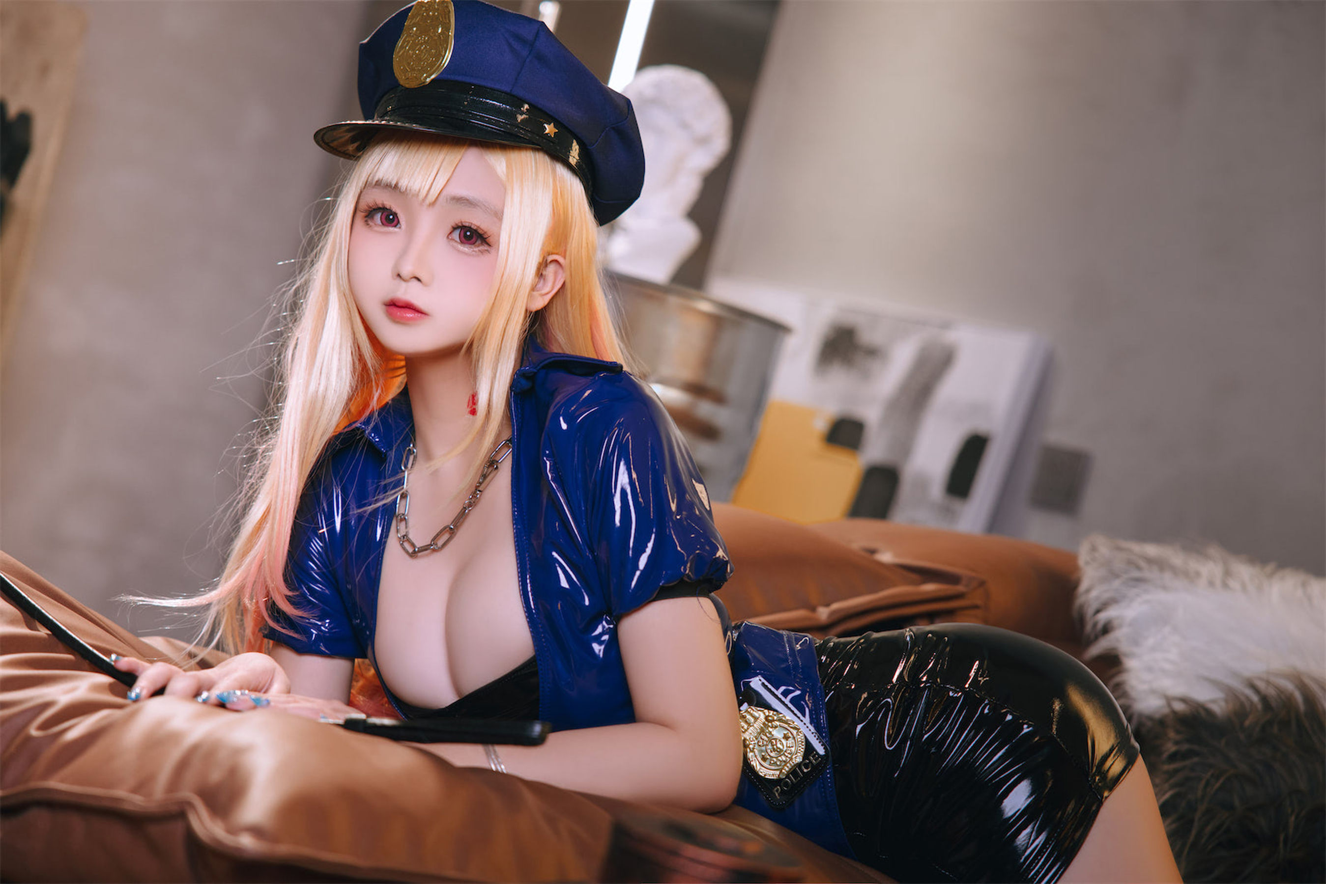 Cosplay日奈娇 – 喜多川海梦女警 [71P] - 秀人网免费无水印在线套图写真