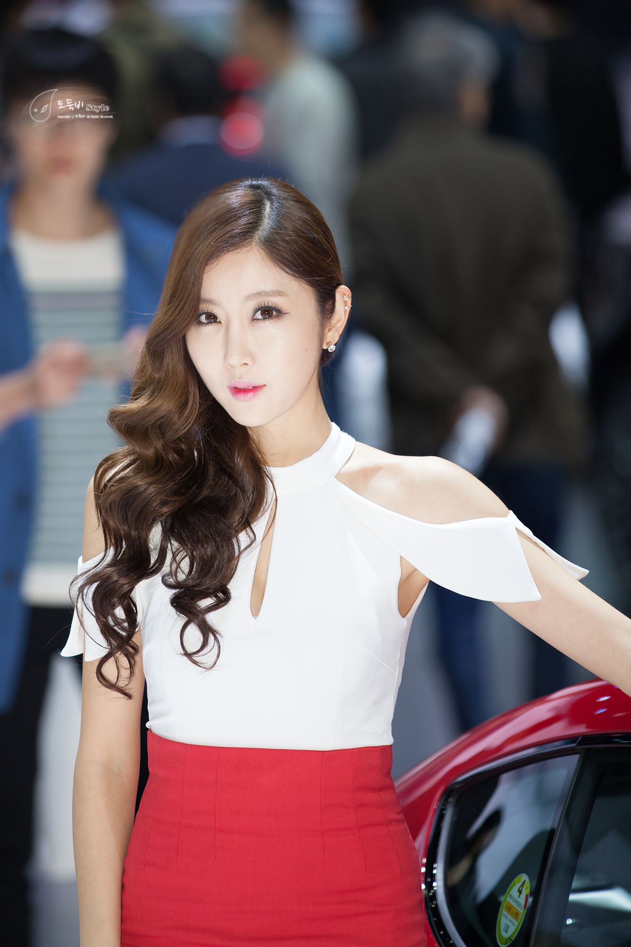 韩国车模崔星雅@崔星儿《车展红色套裙系列》图片合辑 [33P] - 秀人网免费无水印在线套图写真