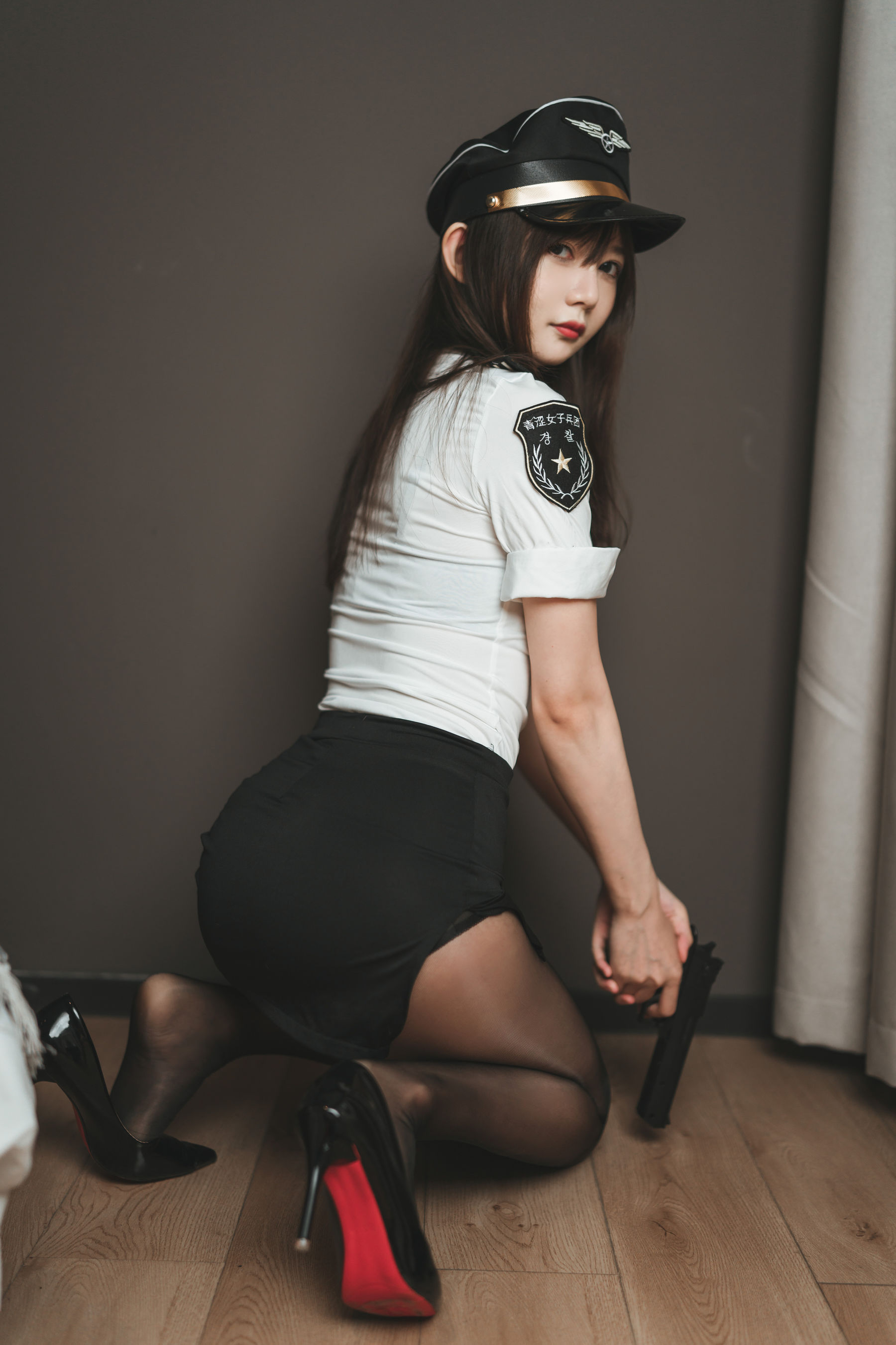51酱 – 制服 [71P] - 秀人网免费无水印在线套图写真