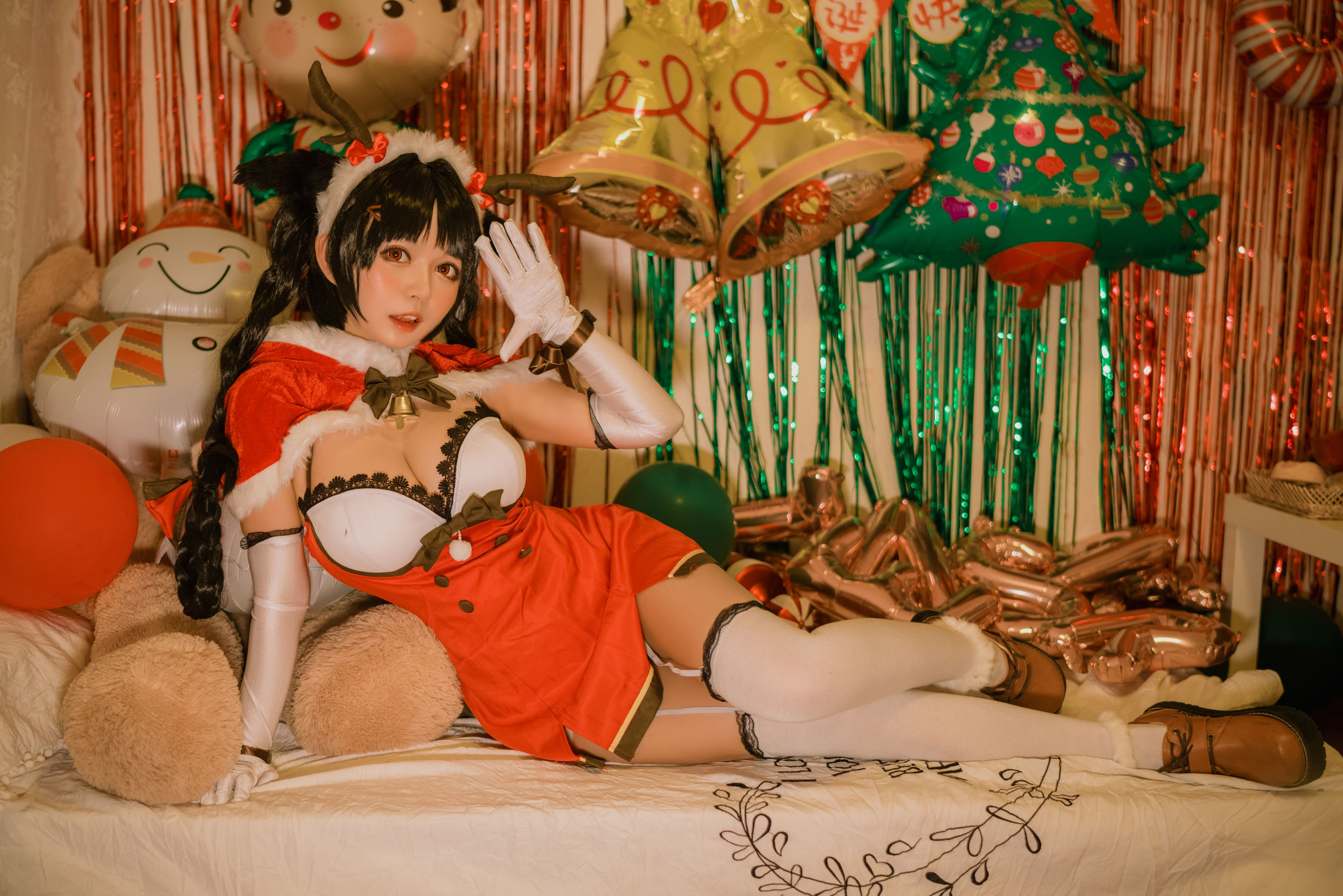 大眼萌妹黑猫猫OvO – 大潮圣诞 [16P] - 秀人网免费无水印在线套图写真