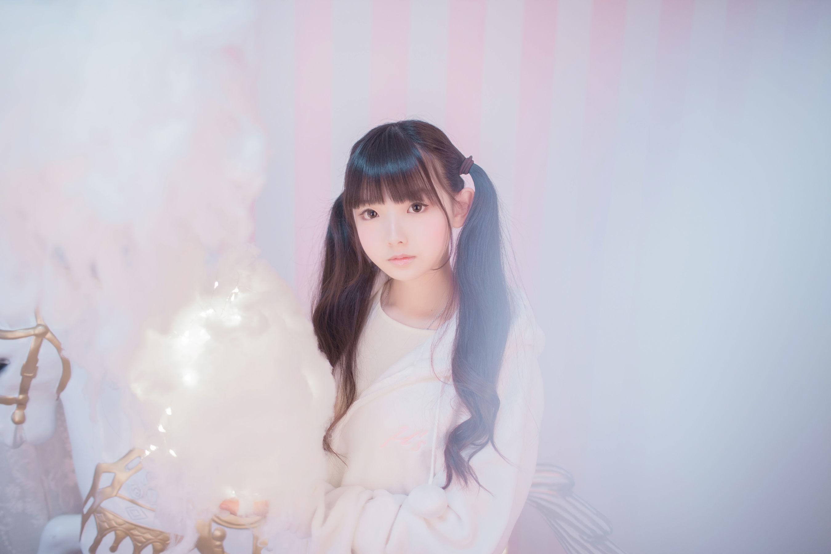 可爱妹妹樱群 玻璃罩下的旋转木马 [21P] - 秀人网免费无水印在线套图写真